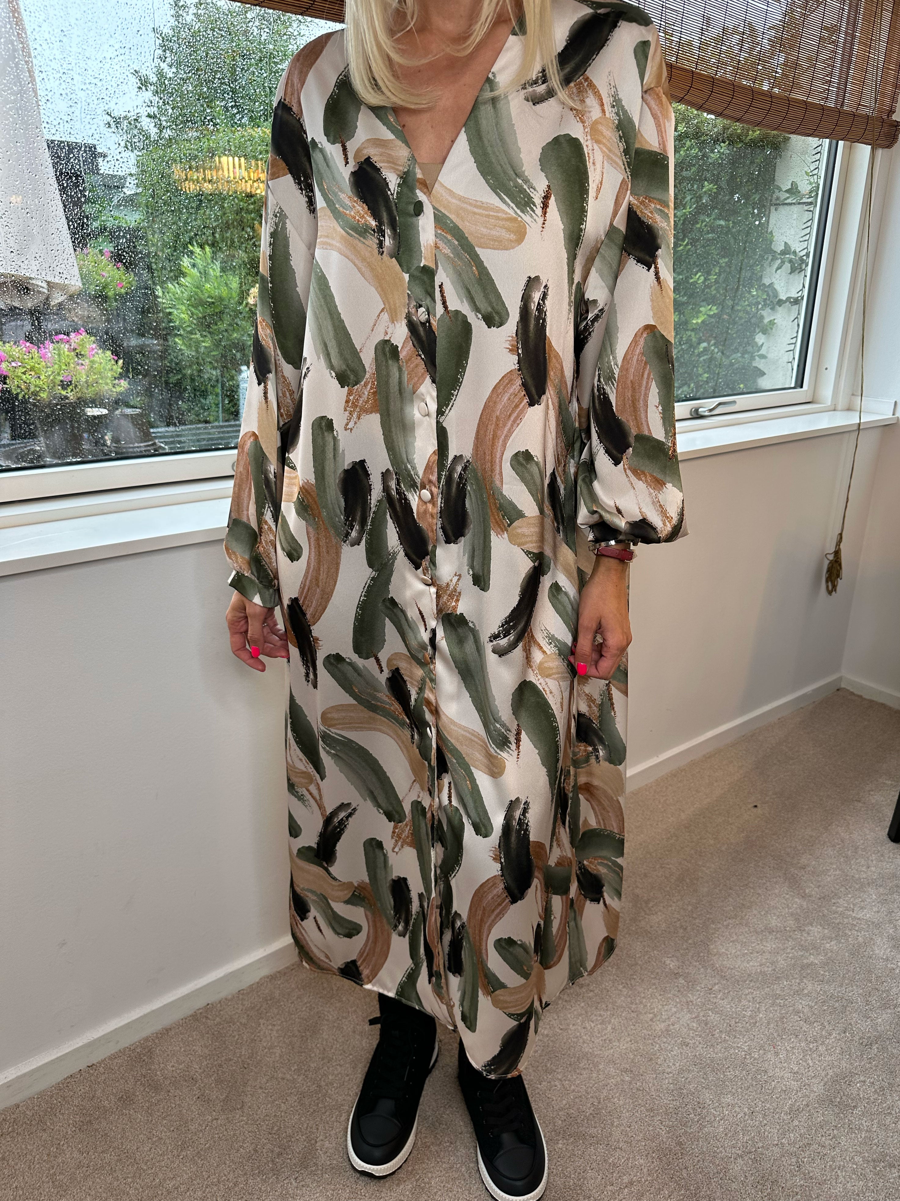 Ivanna - Lang mønstret tunikakjole i silkelook