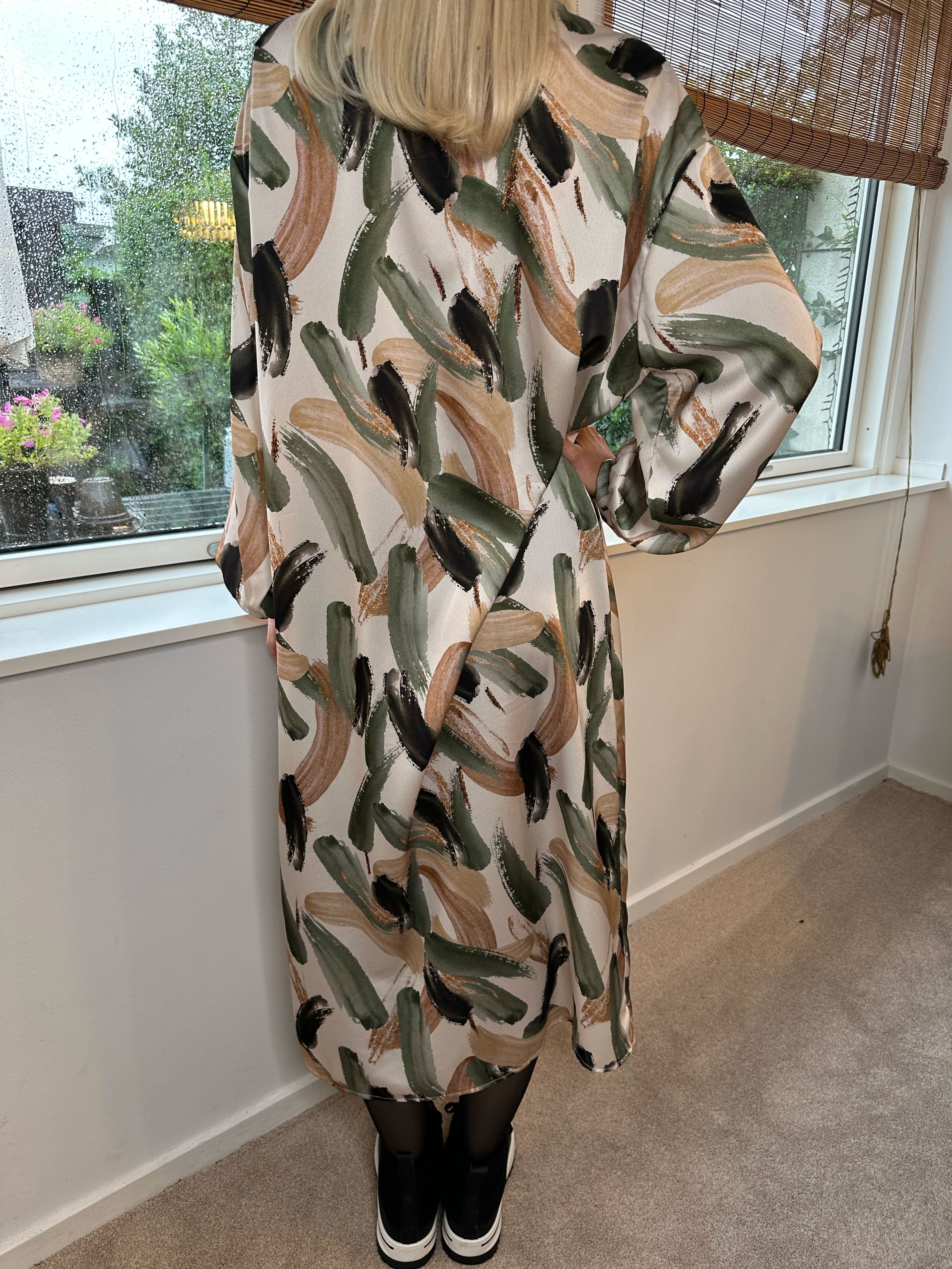 Ivanna - Lang mønstret tunikakjole i silkelook