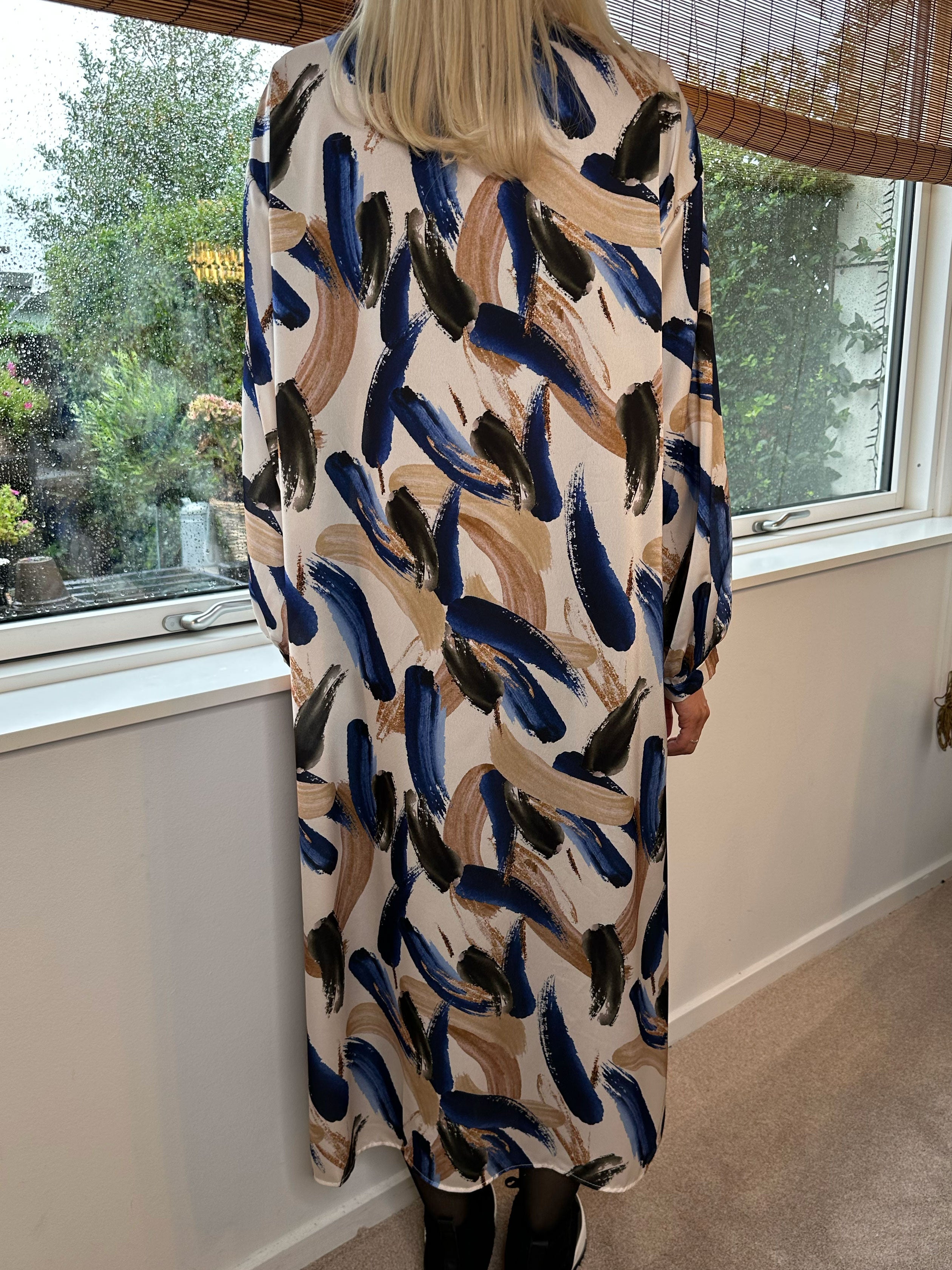 Ivanna - Lang mønstret tunikakjole i silkelook