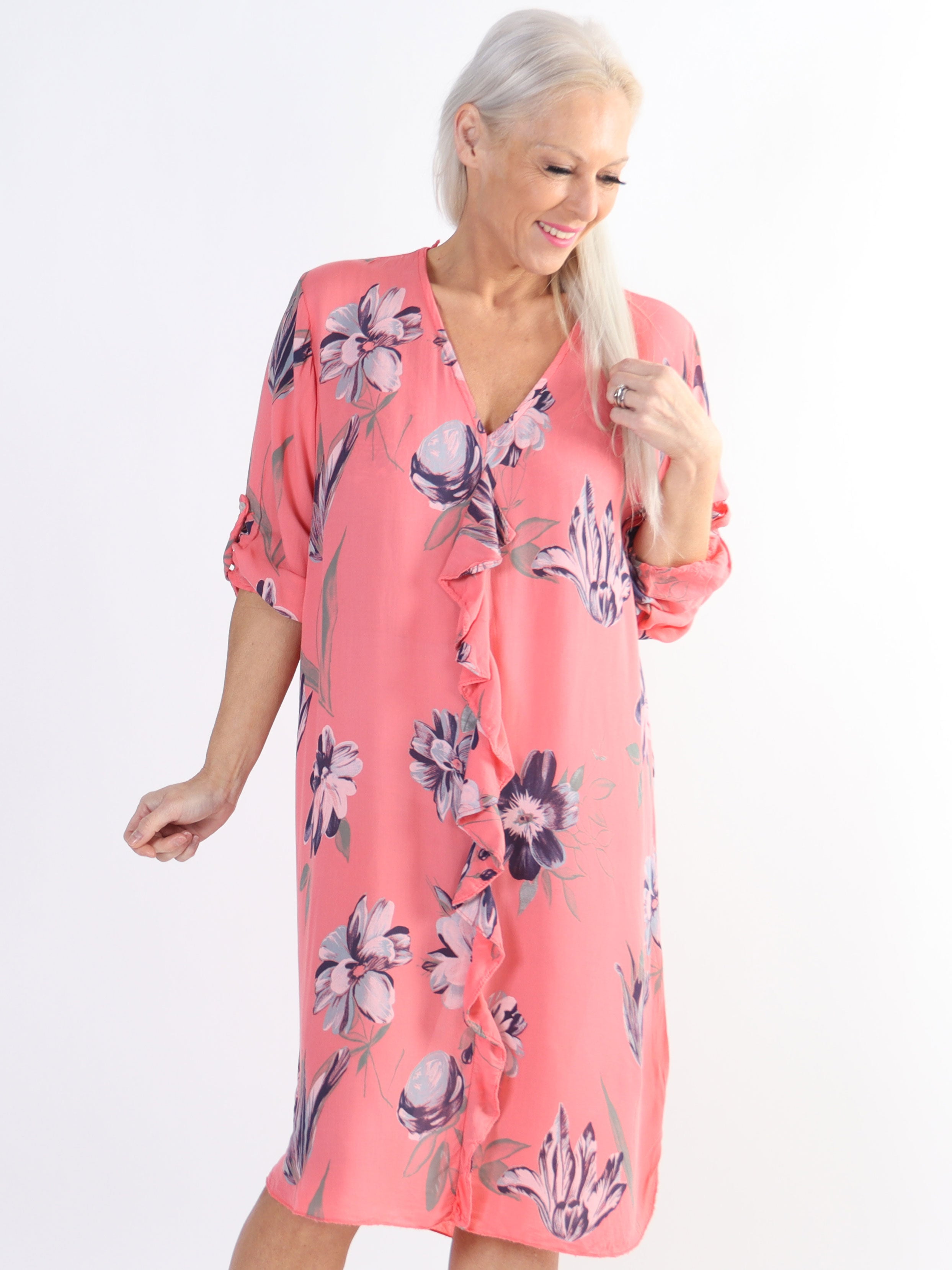 Jaana - Sød plus size tunikakjole med flæser foran