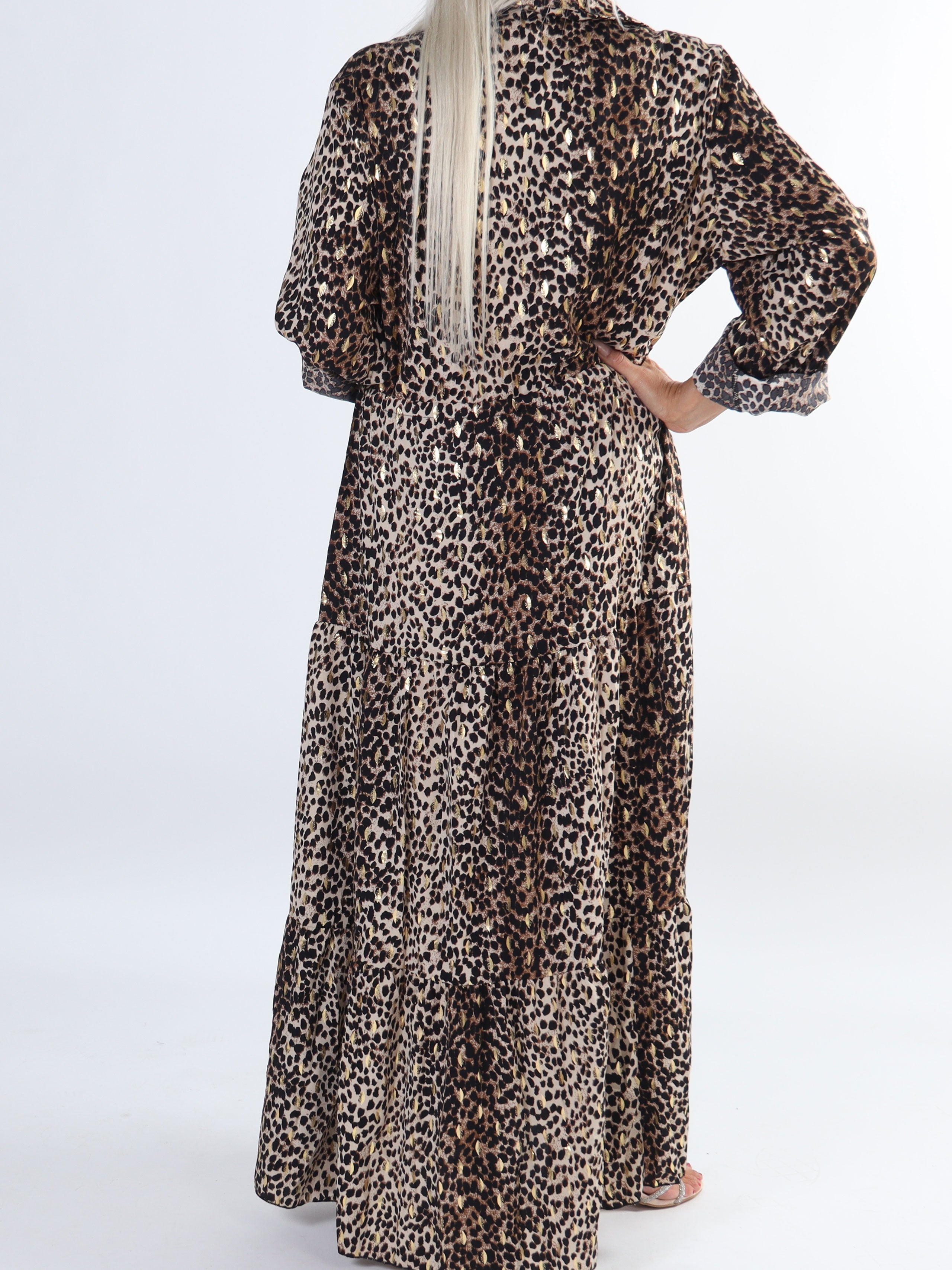 Jamilah - Plus size kjole i lag på lag look med gulddetaljer