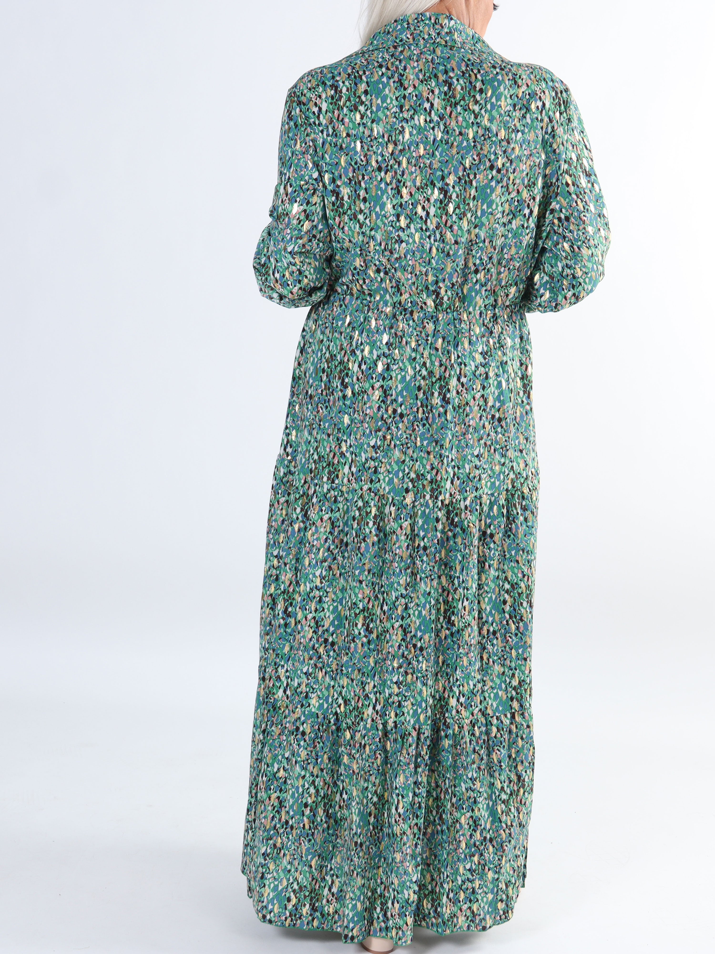 Jamilah - Plus size kjole i lag på lag look med gulddetaljer