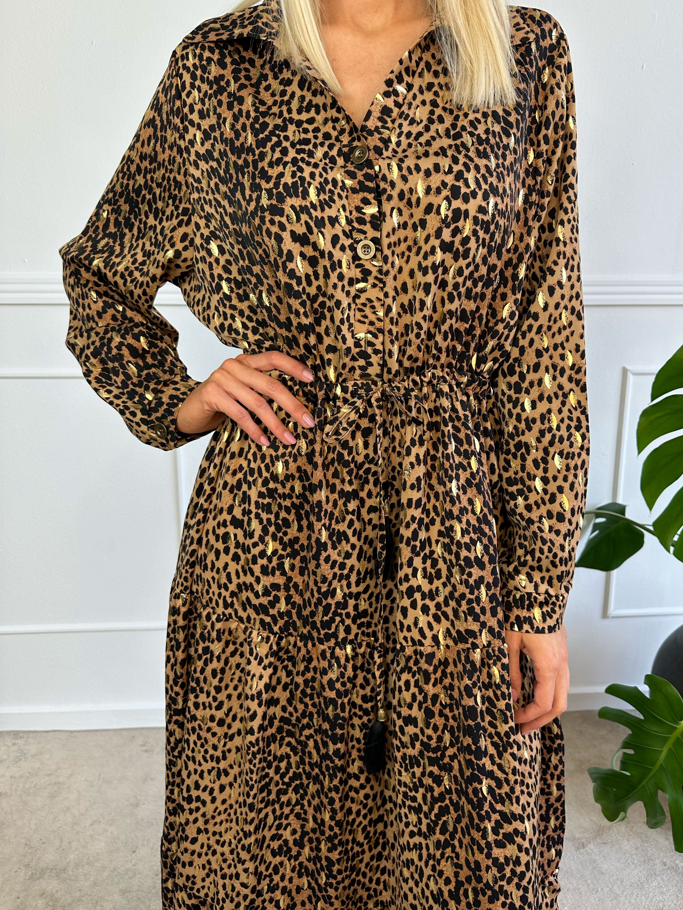 Jamilah - Lang kjole i lag på lag look med gulddetaljer