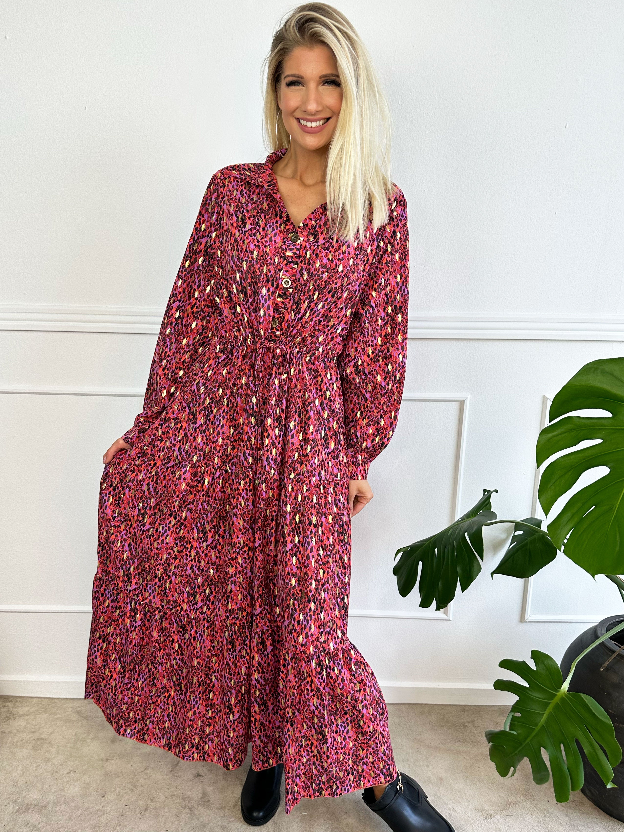 Jamilah - Lang kjole i lag på lag look med gulddetaljer