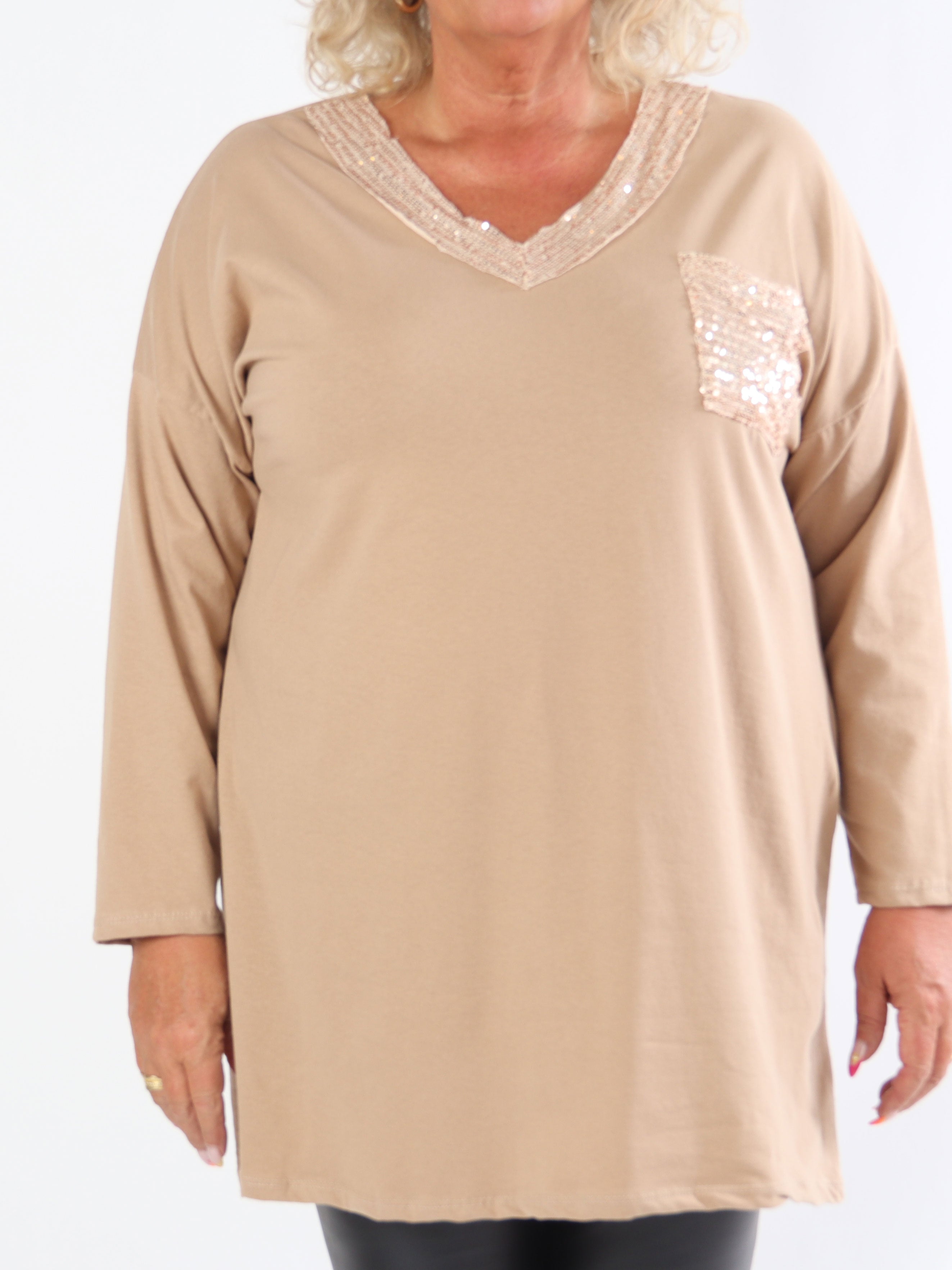 Jasmine - Blød plus size tunika i bomuld med pailletter