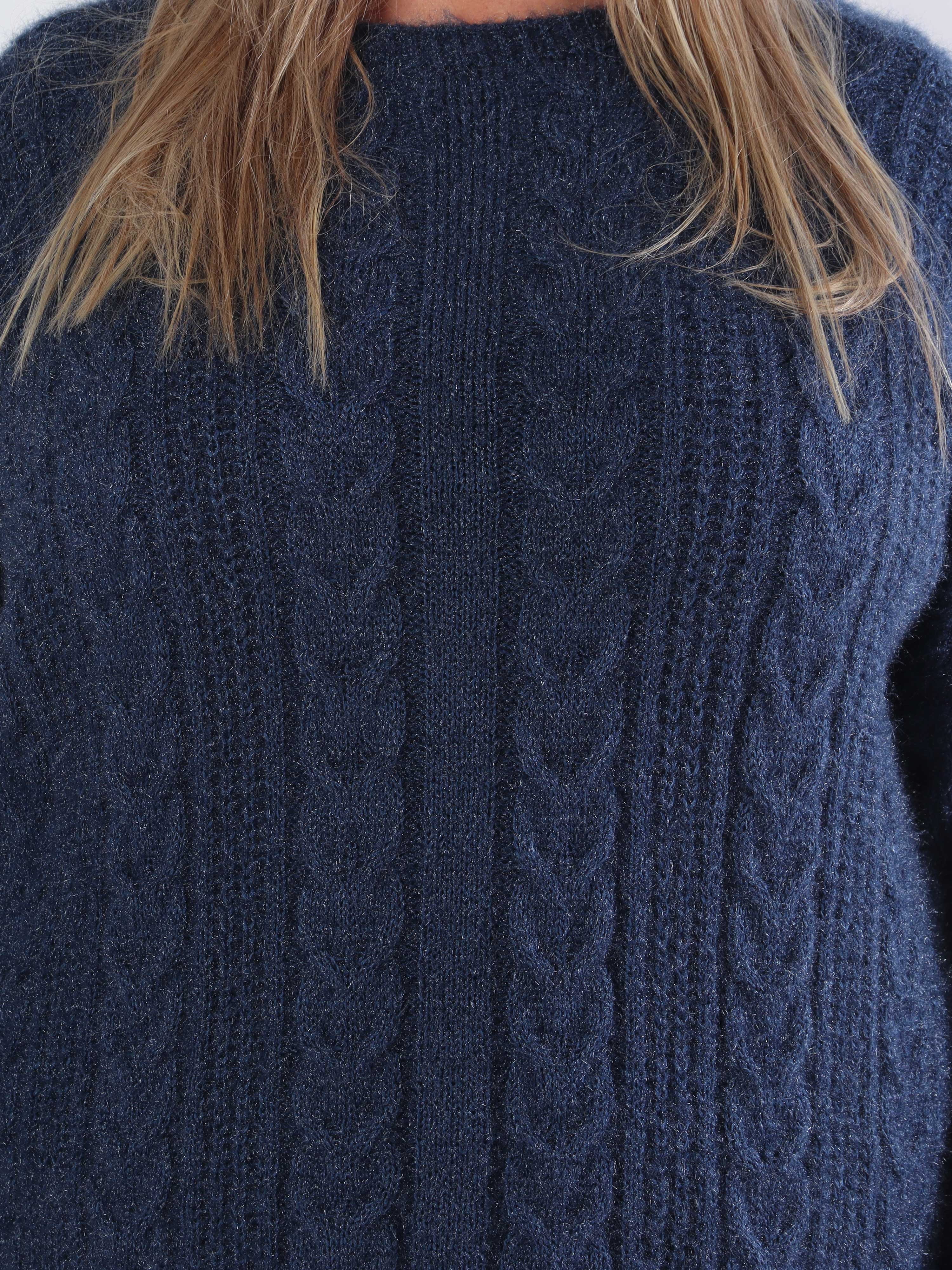 Johanna - Plus size strikbluse med kabelstrik i shiny strik