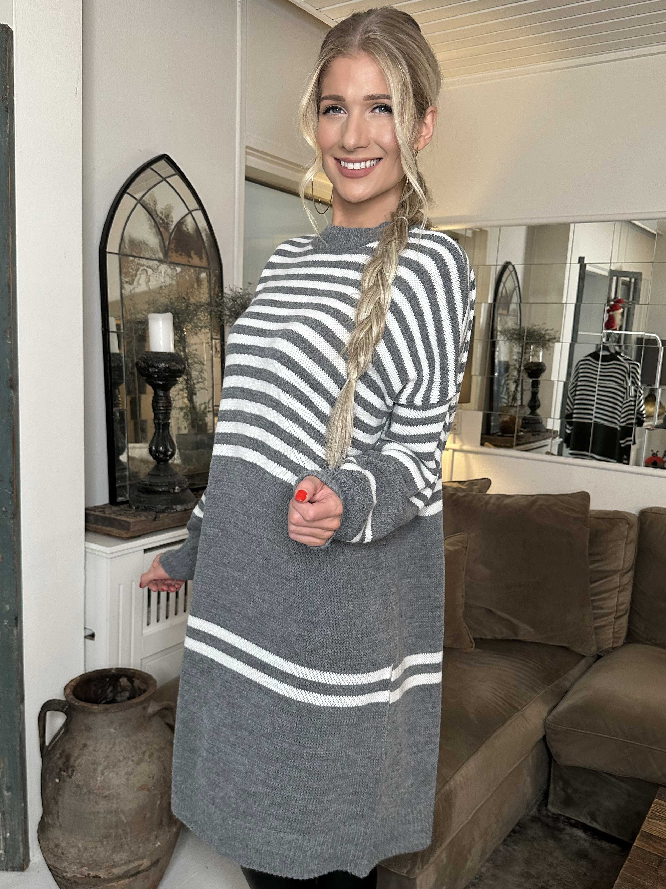 Julietta - Strikkjole med striber