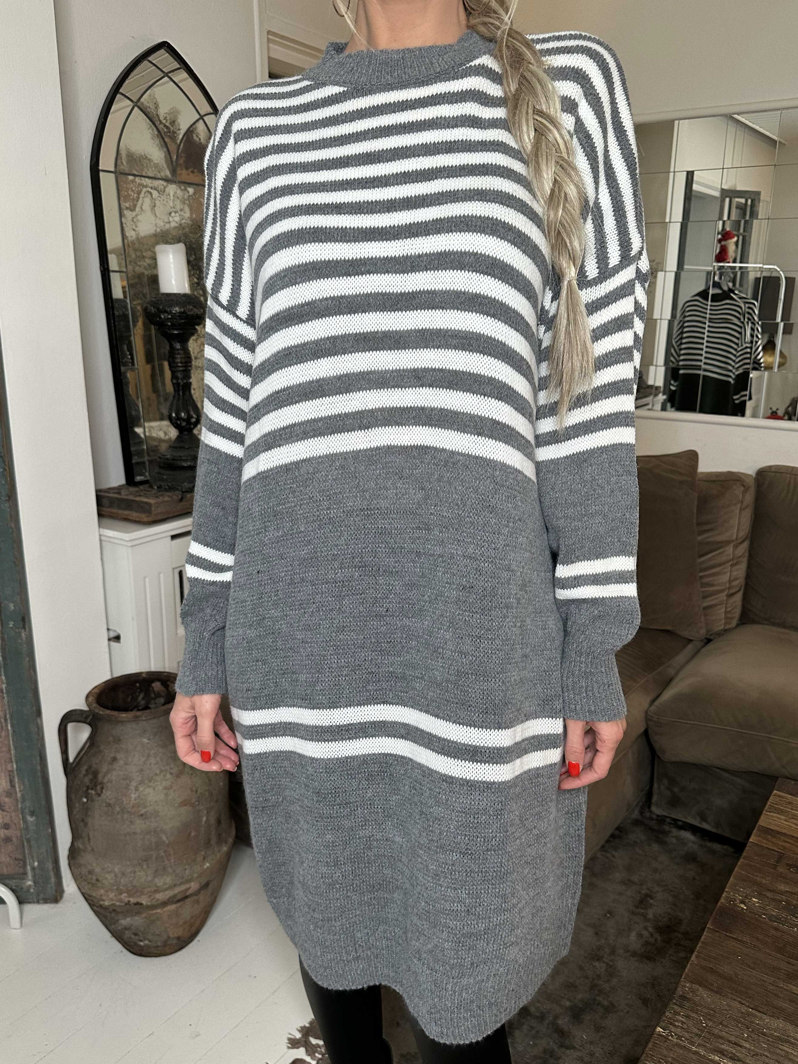 Julietta - Strikkjole med striber