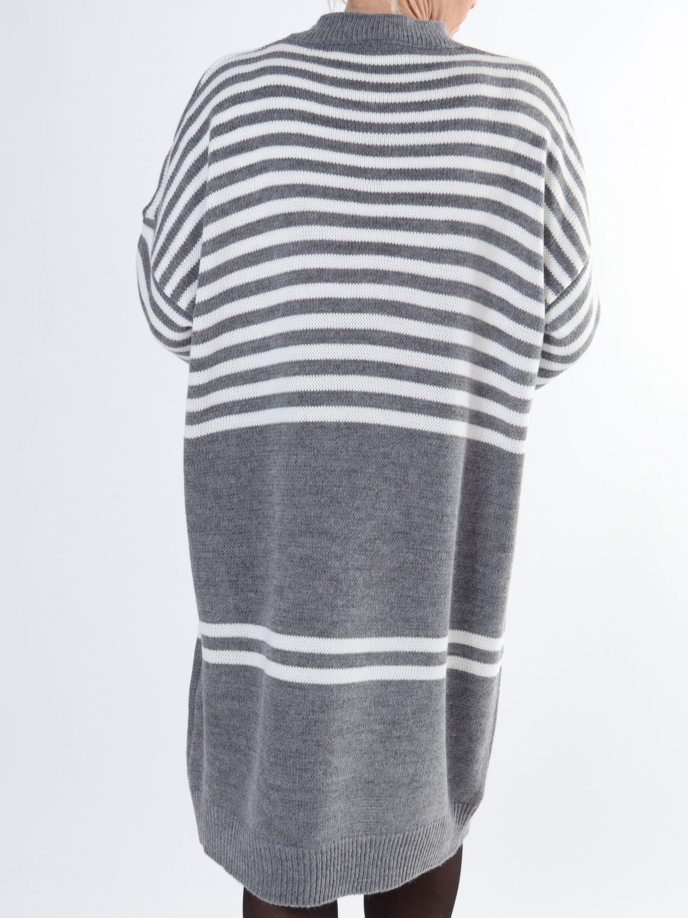 Julietta - Plus size strikkjole med striber