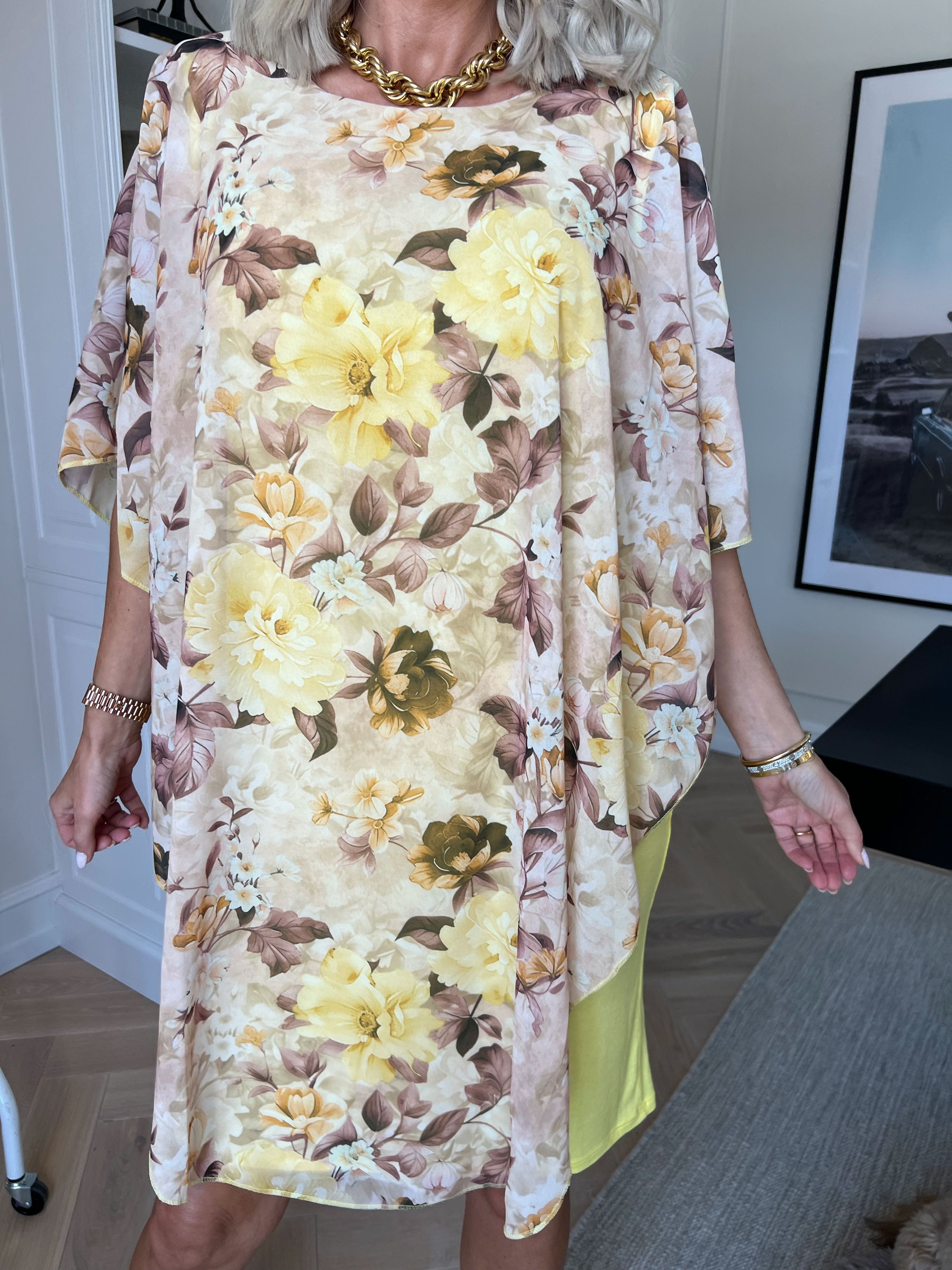 Kenya Flower - Kjole med et let chiffonstykke