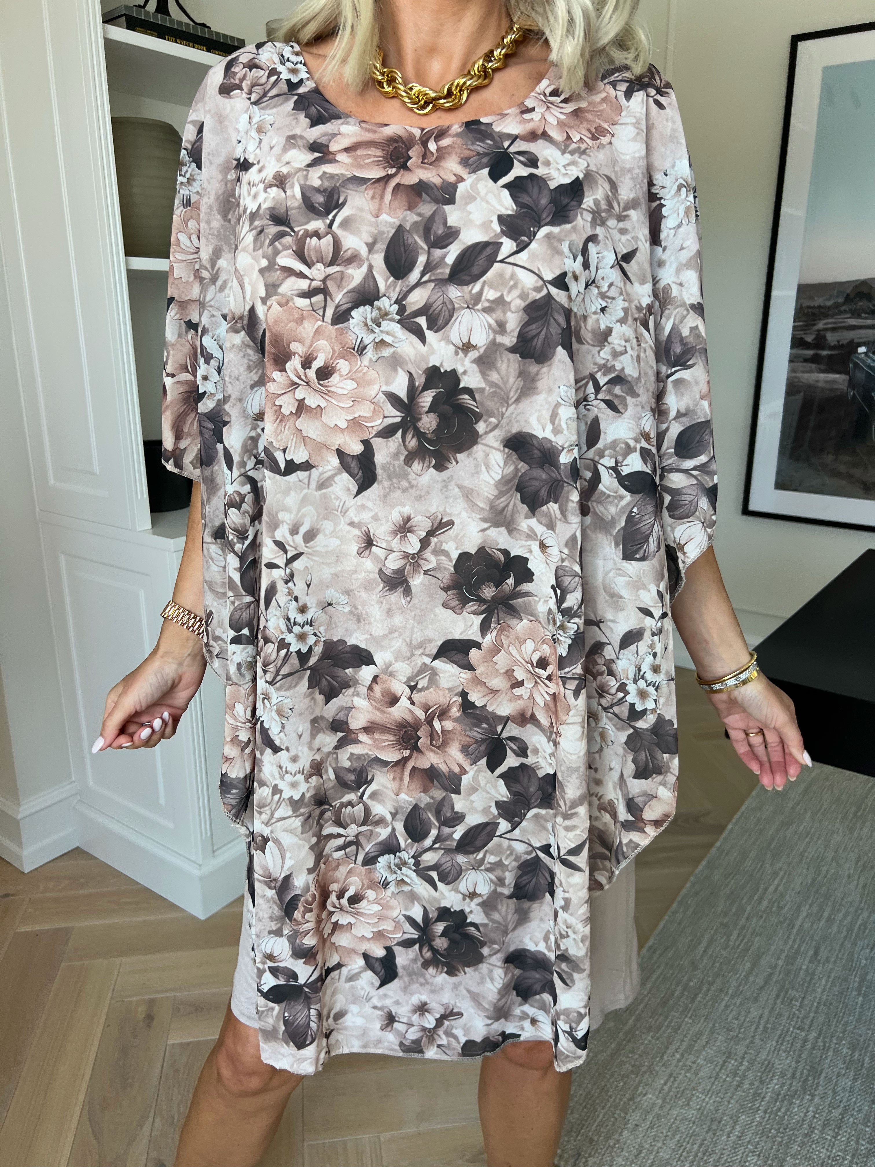 Kenya Flower - Kjole med et let chiffonstykke