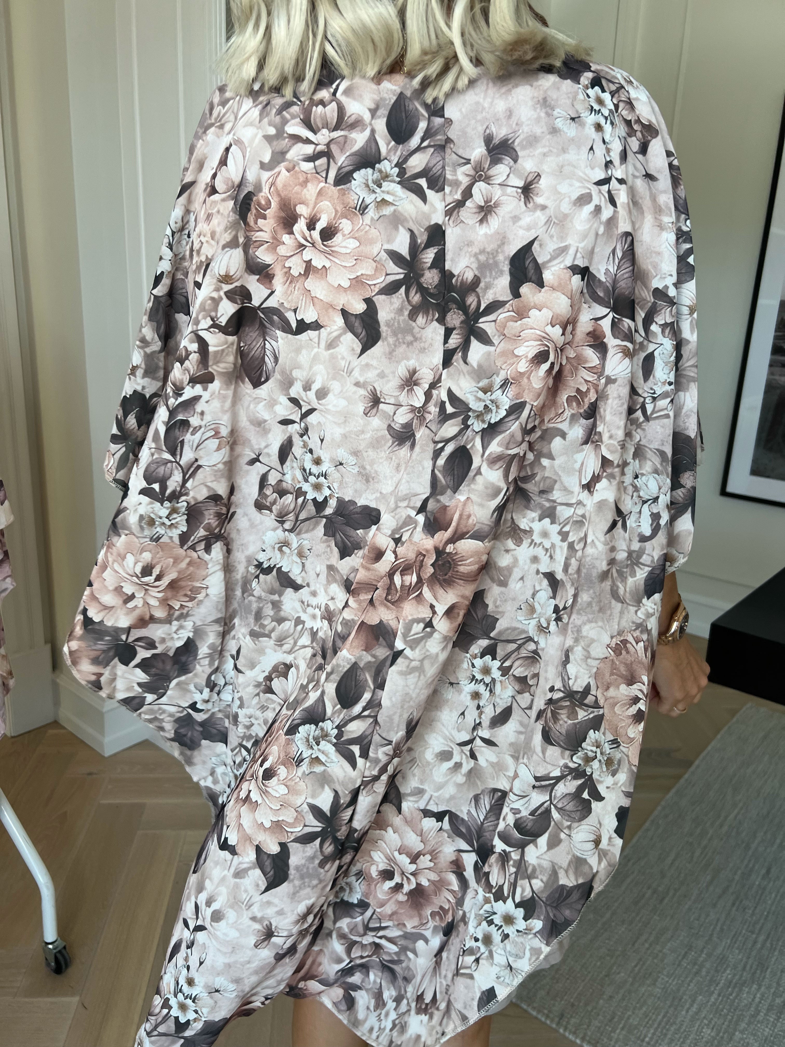 Kenya Flower - Kjole med et let chiffonstykke