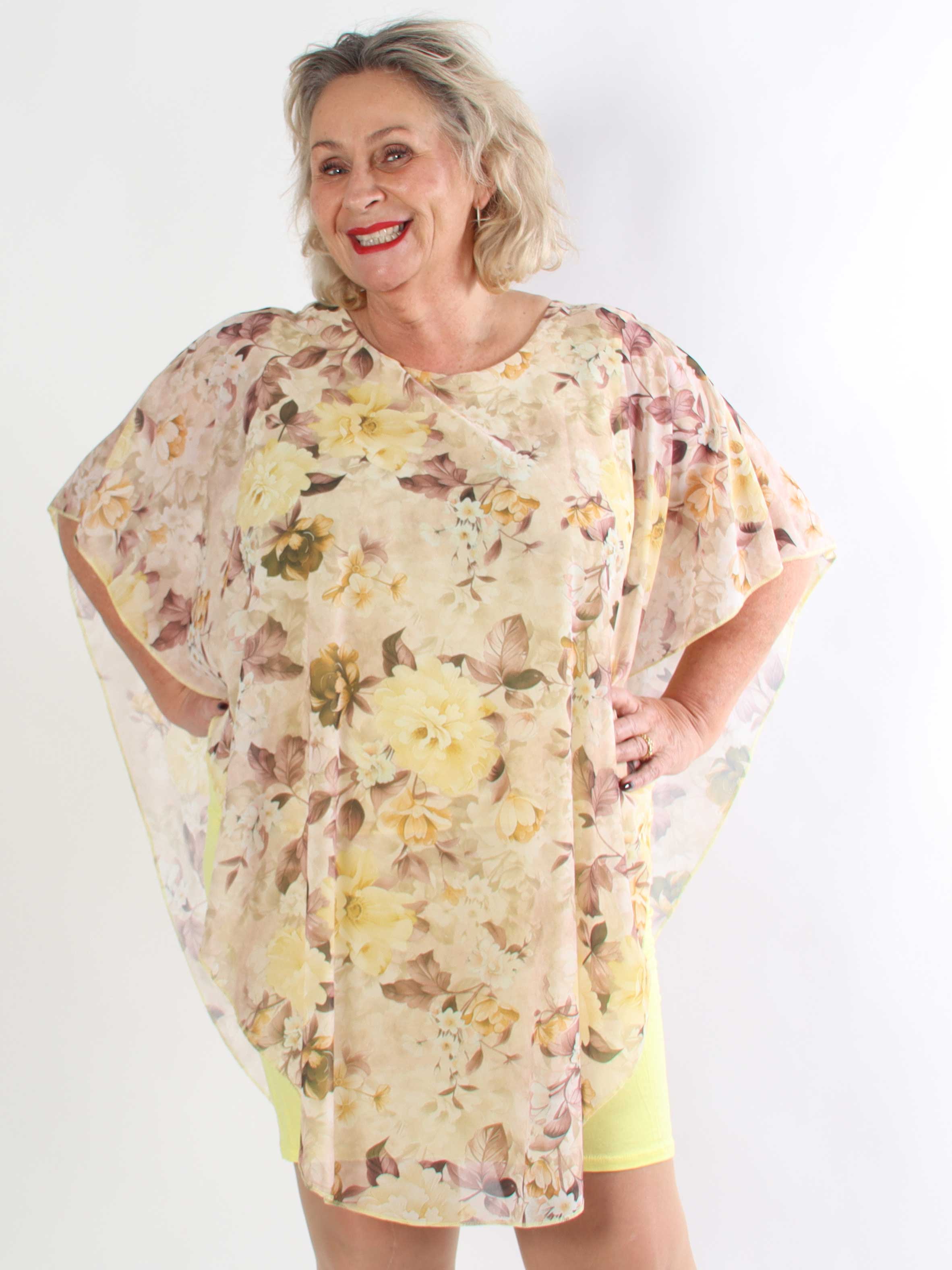 Kenya Flower - Plus size kjole med et let chiffonstykke