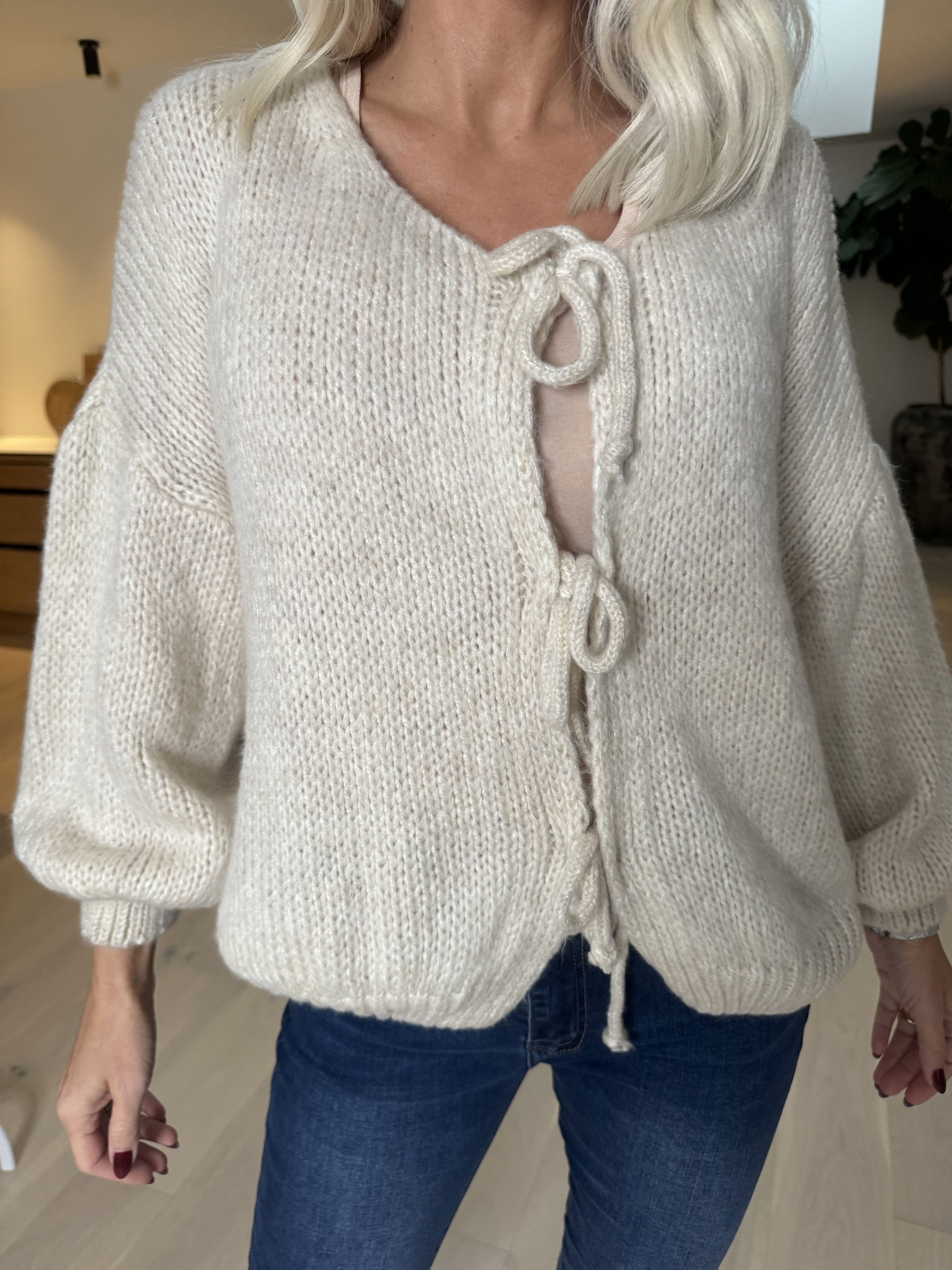 Kimberly - Sød tyk strikcardigan med sløjfer
