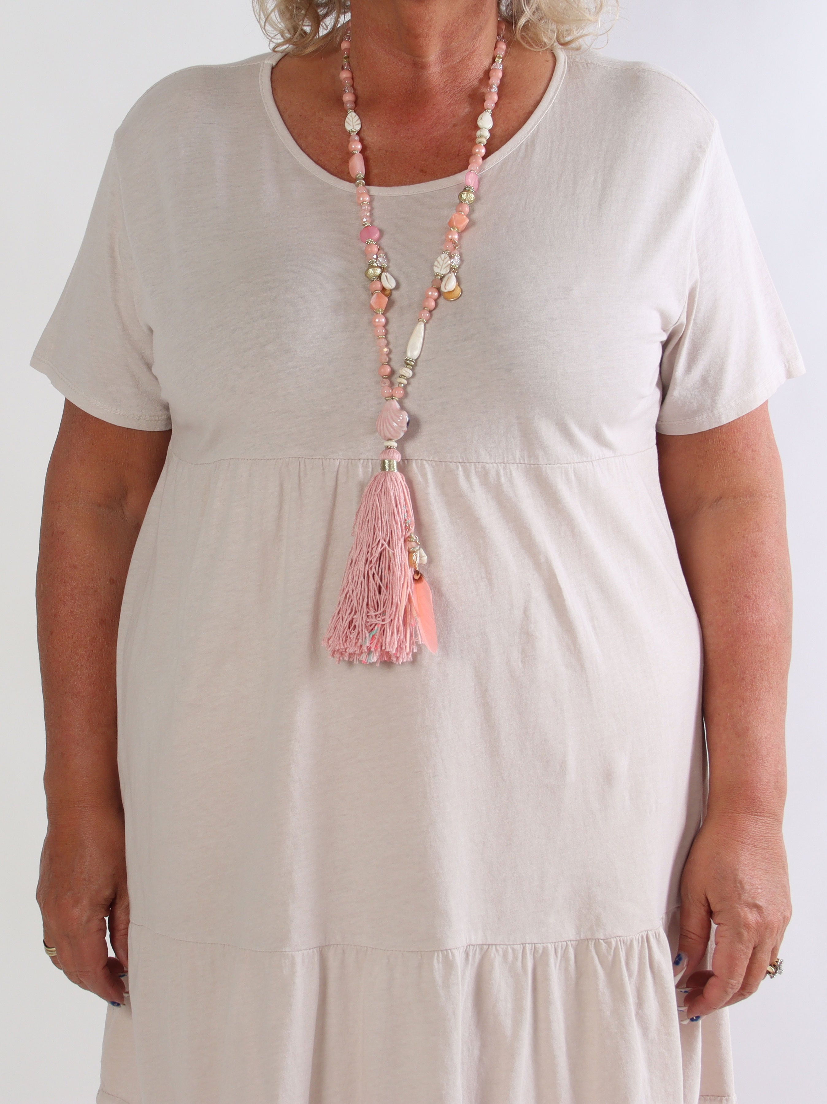 Laiba - Plus size kjole i bomuld med t-shirt ærmer og broderet flæsekant forneden