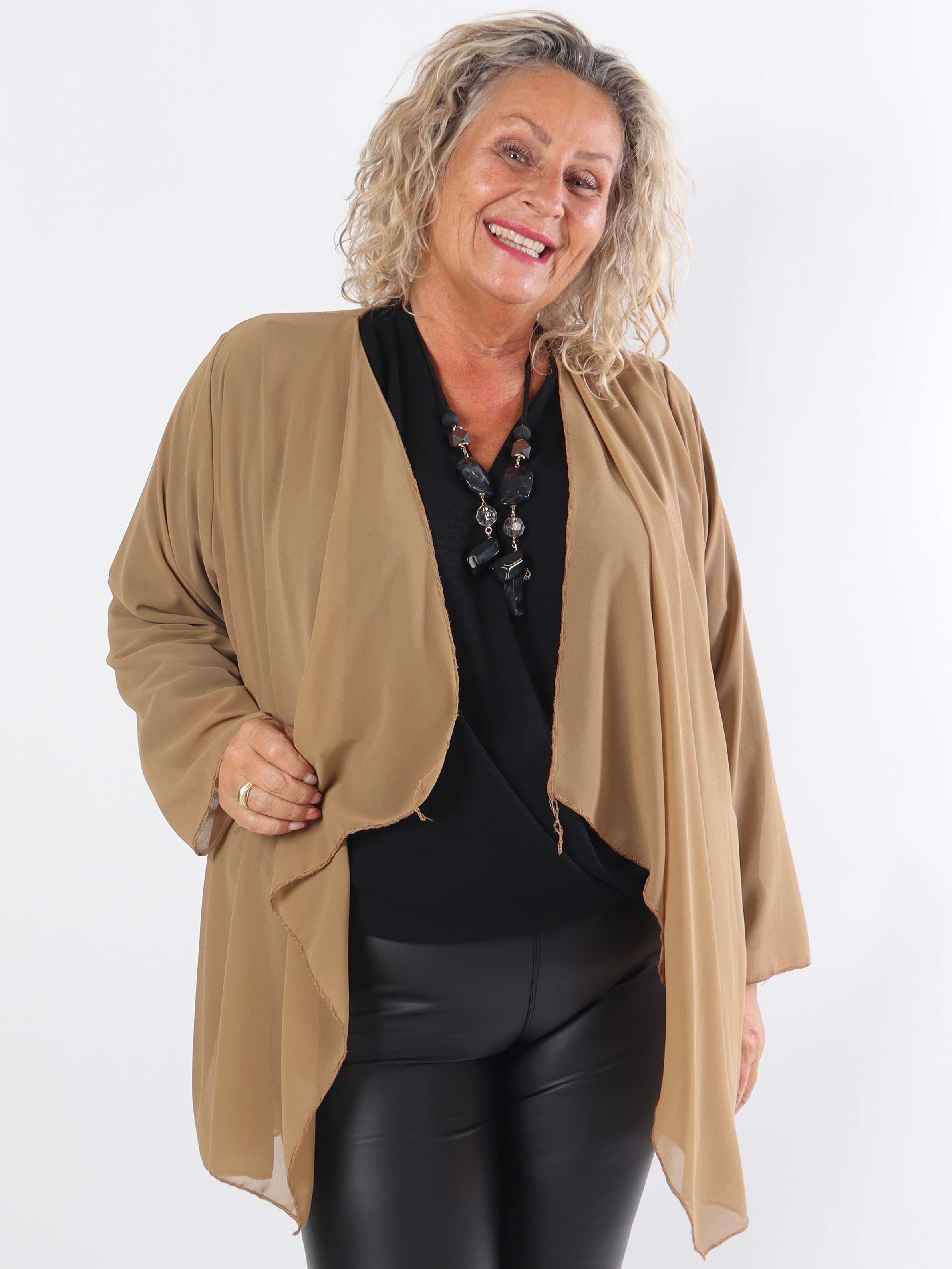 Layla - Kort let plus size cardigan i chiffon