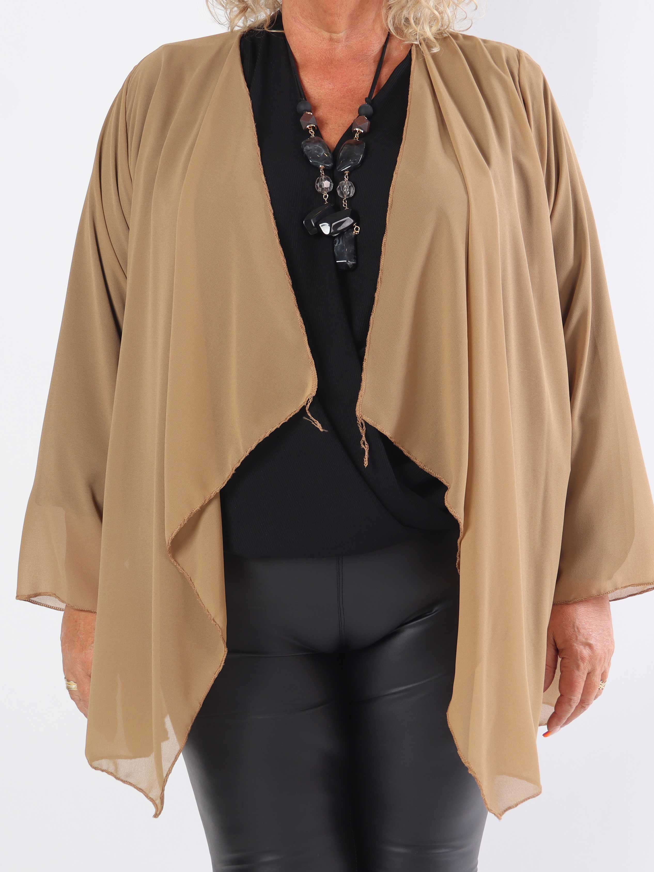 Layla - Kort let plus size cardigan i chiffon