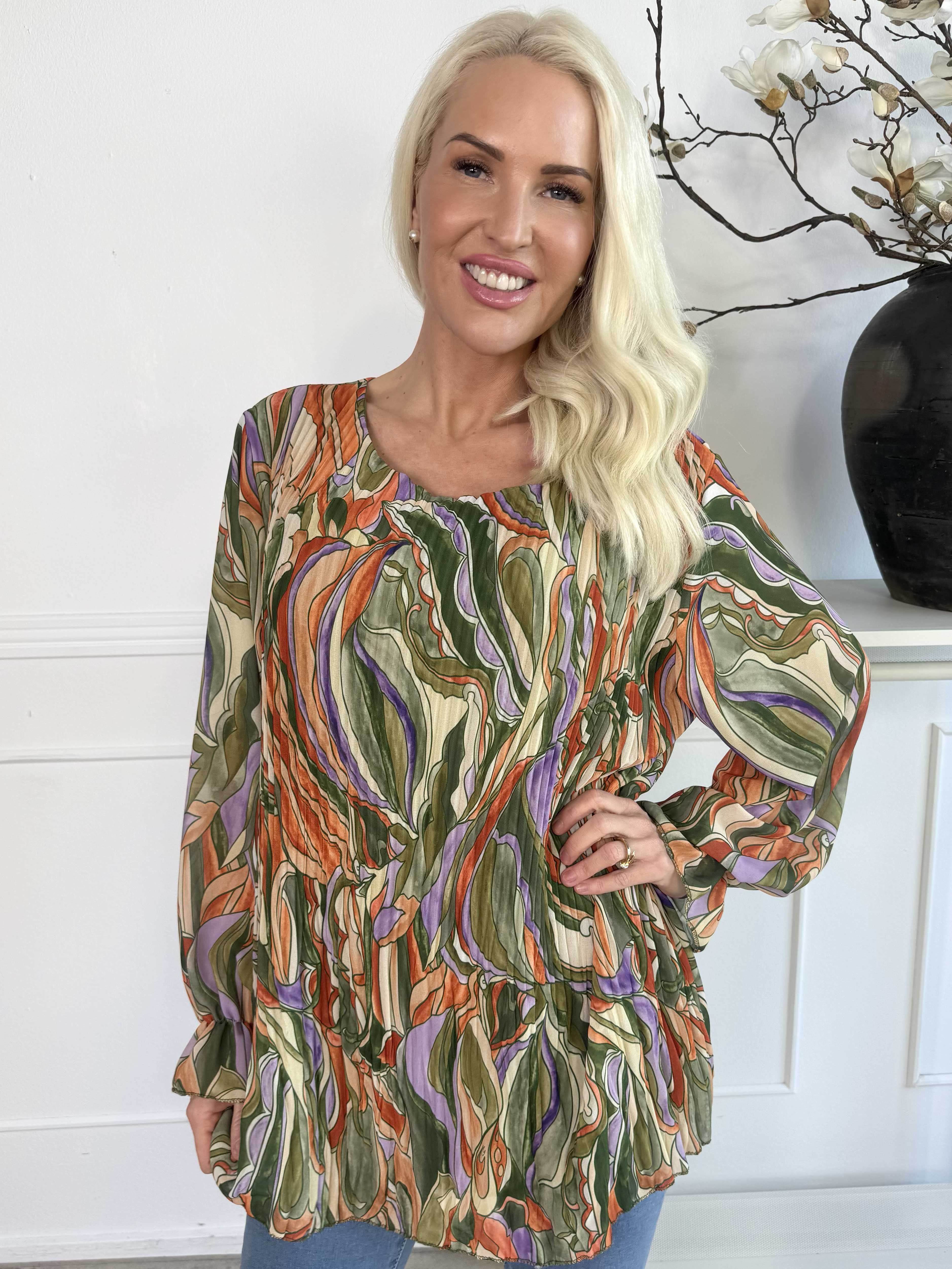 Lilia - Mønstret plisseret bluse