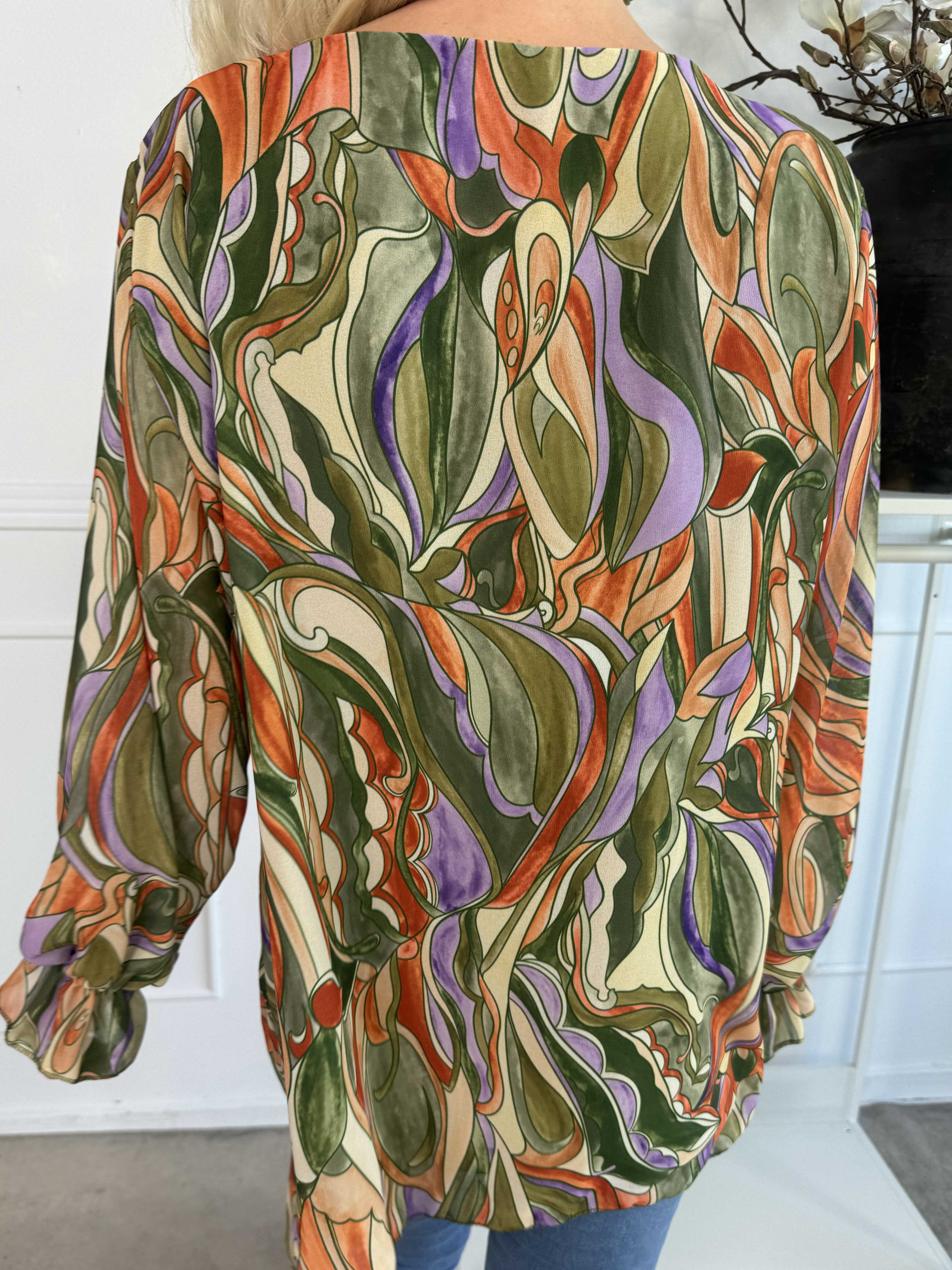 Lilia - Mønstret plisseret bluse