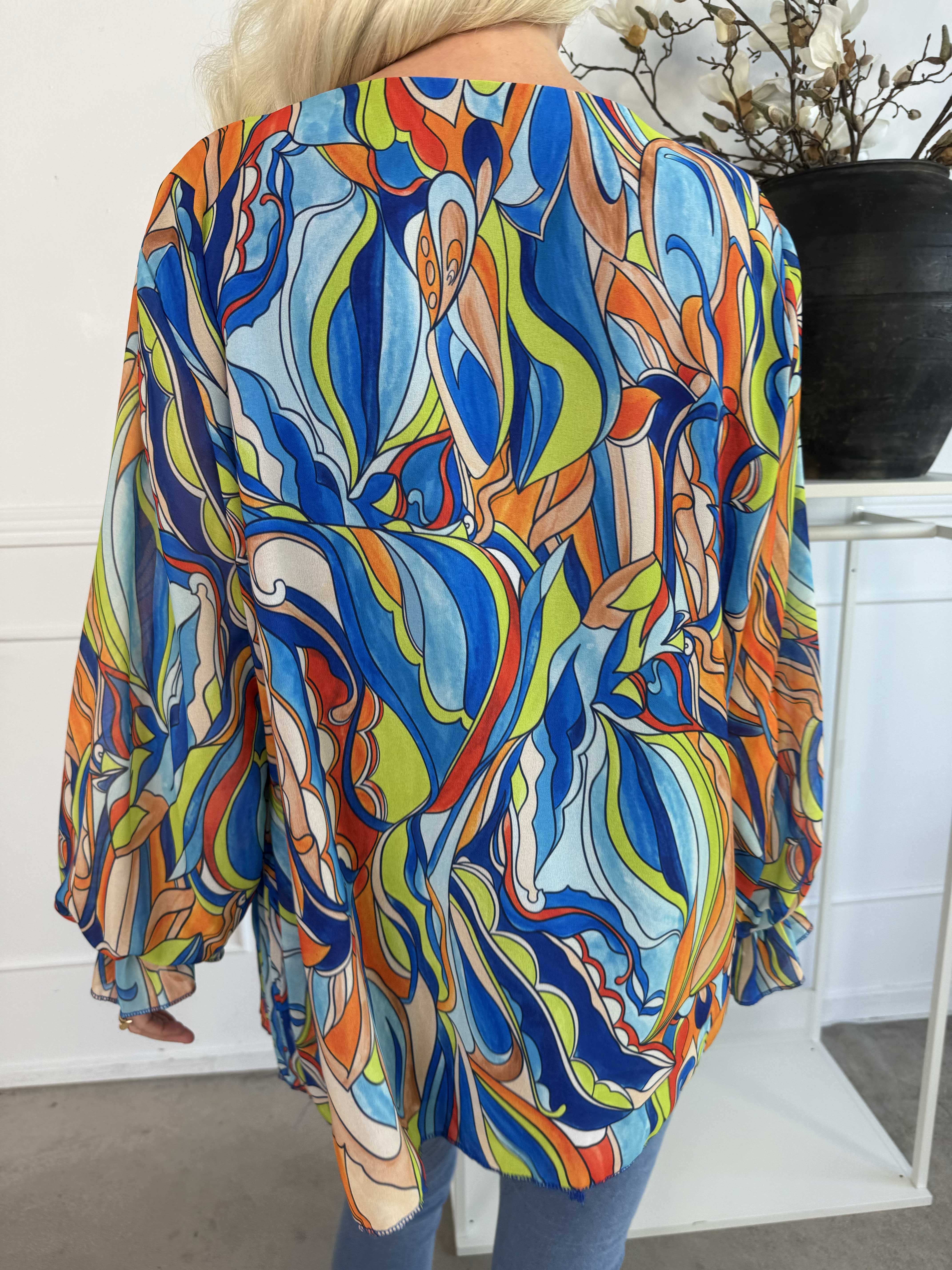 Lilia - Mønstret plisseret bluse