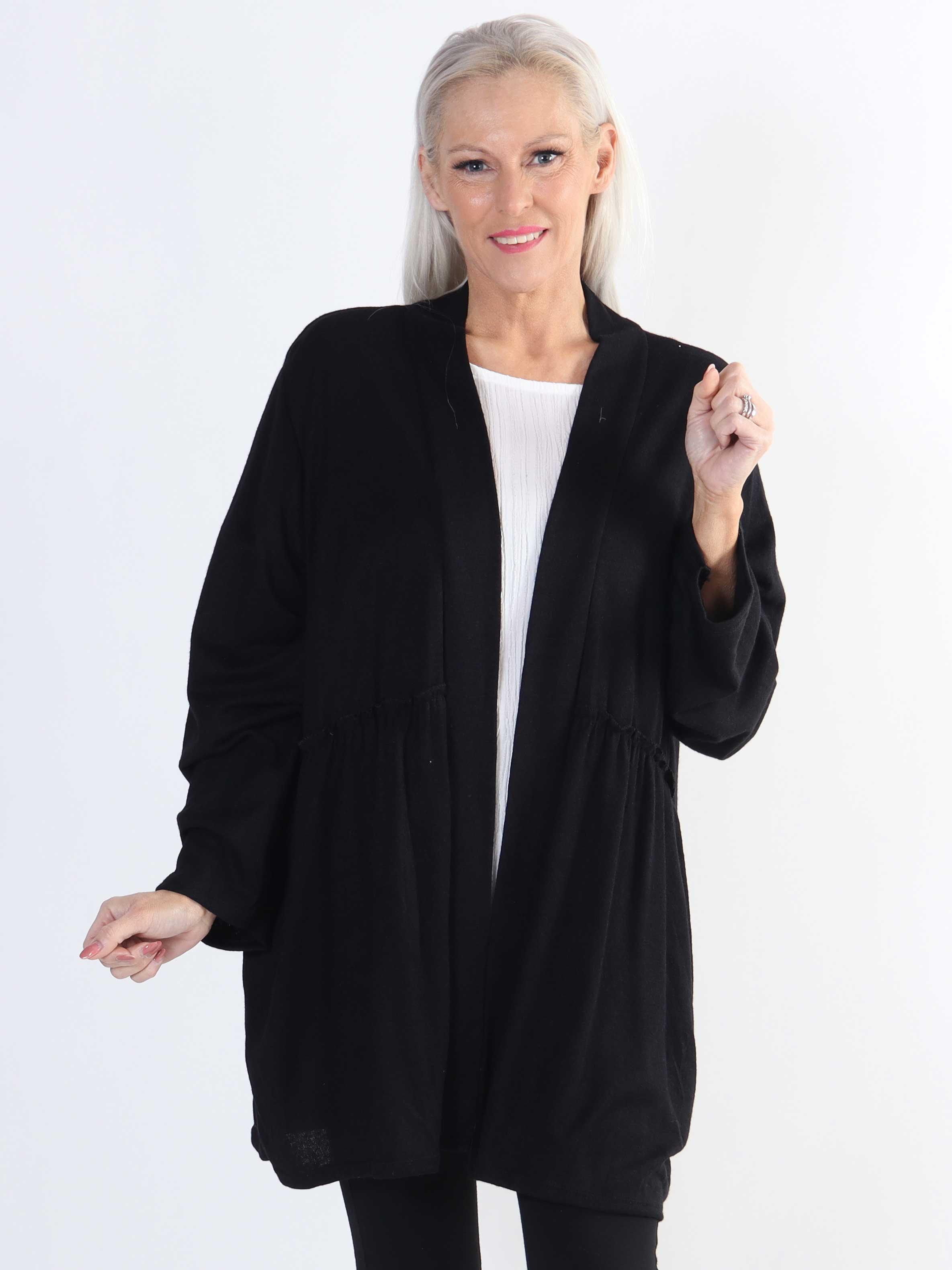 Lilja - Blød plus size cardigan med lille flæsekant