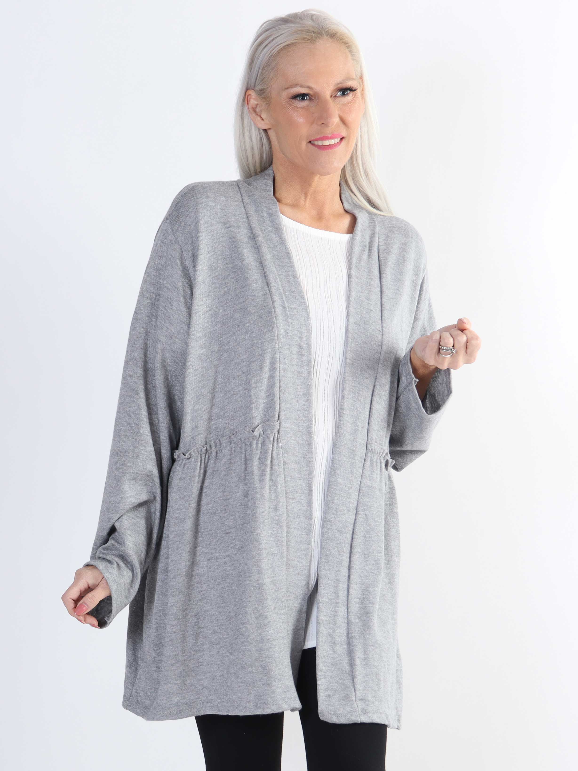 Lilja - Blød plus size cardigan med lille flæsekant