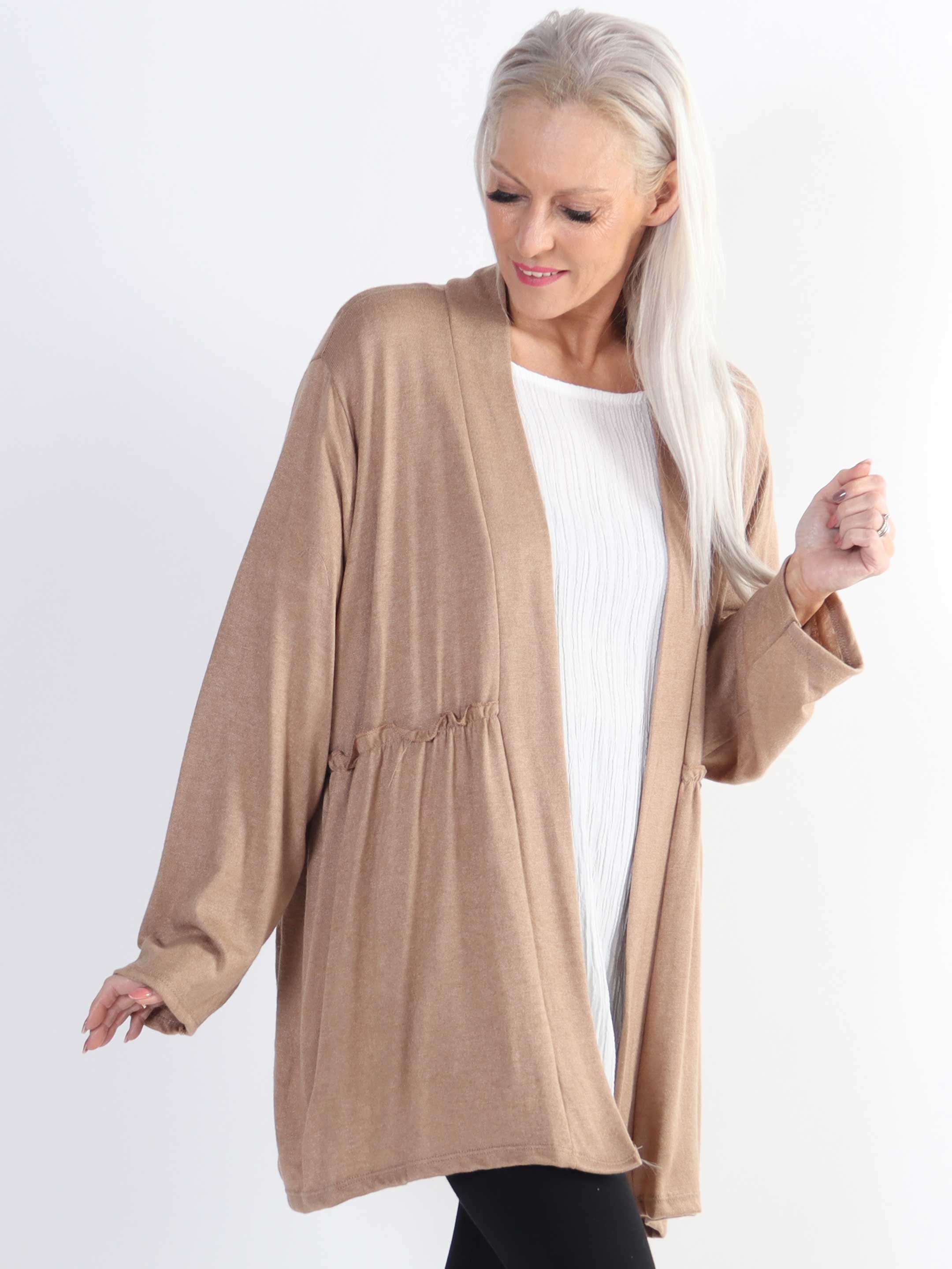 Lilja - Blød plus size cardigan med lille flæsekant