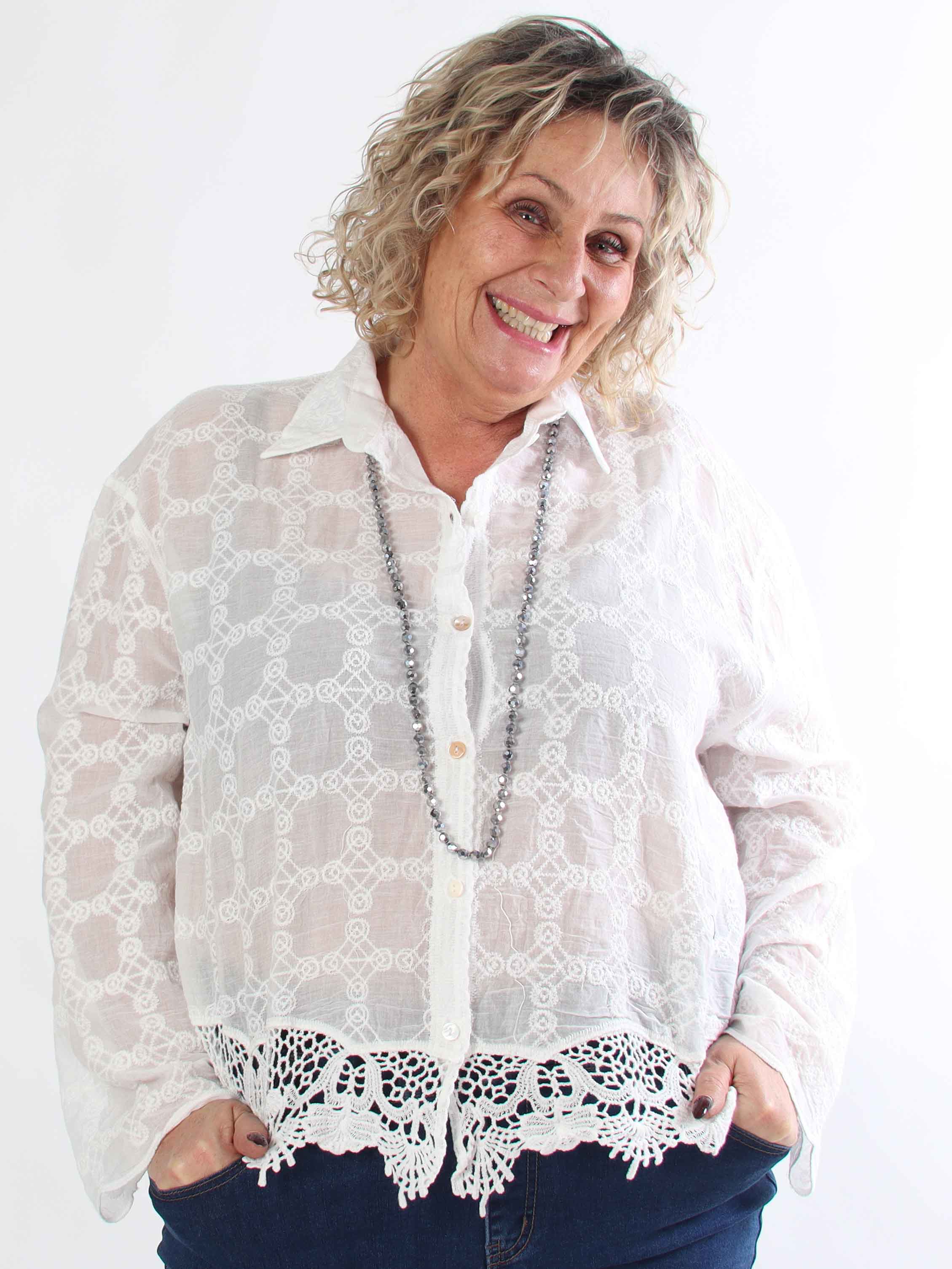 Litzy - Plus size bomuldsskjorte med fine broderier og blondekant