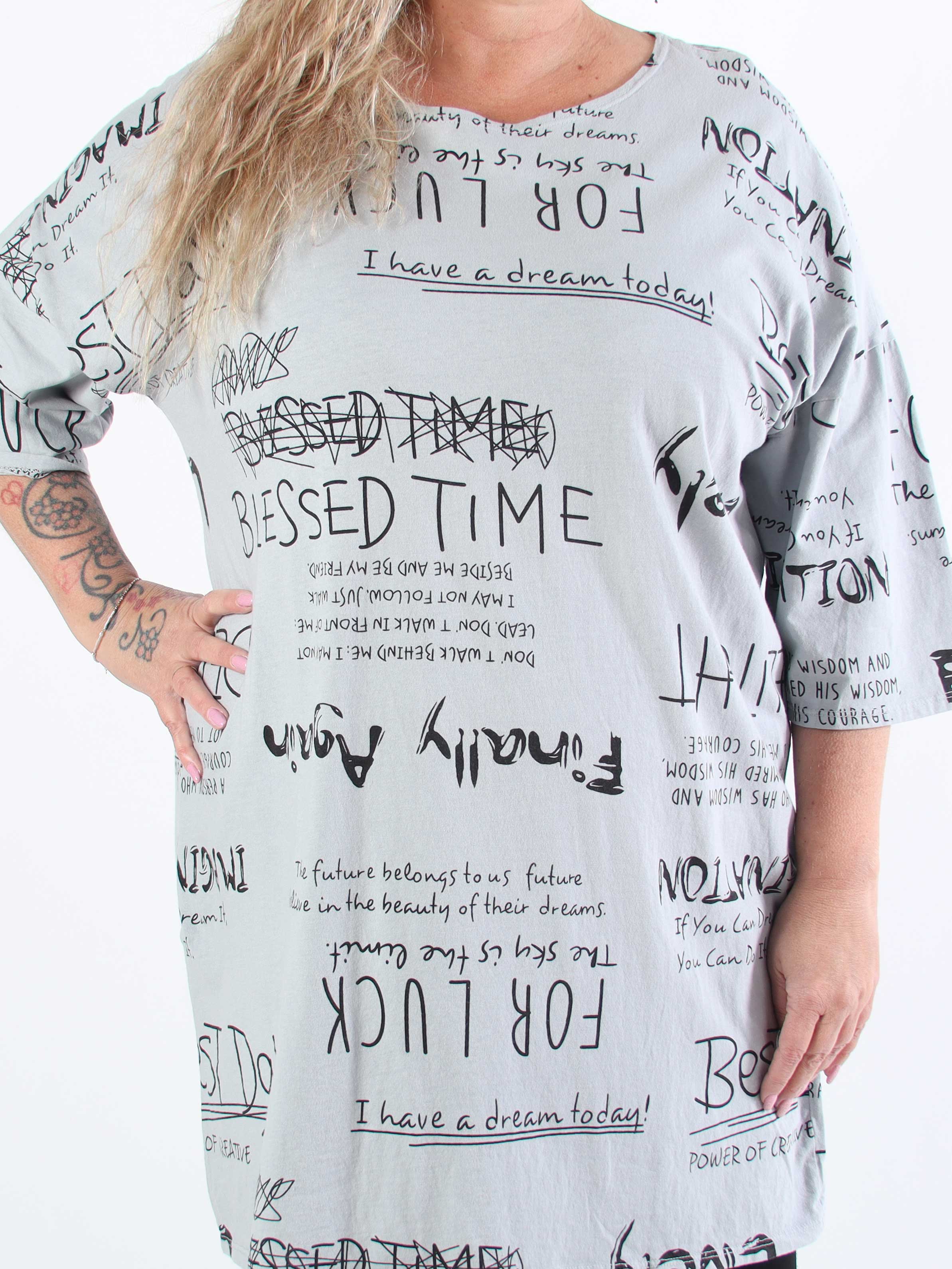 Lora - Plus size t-shirt kjole med tekst