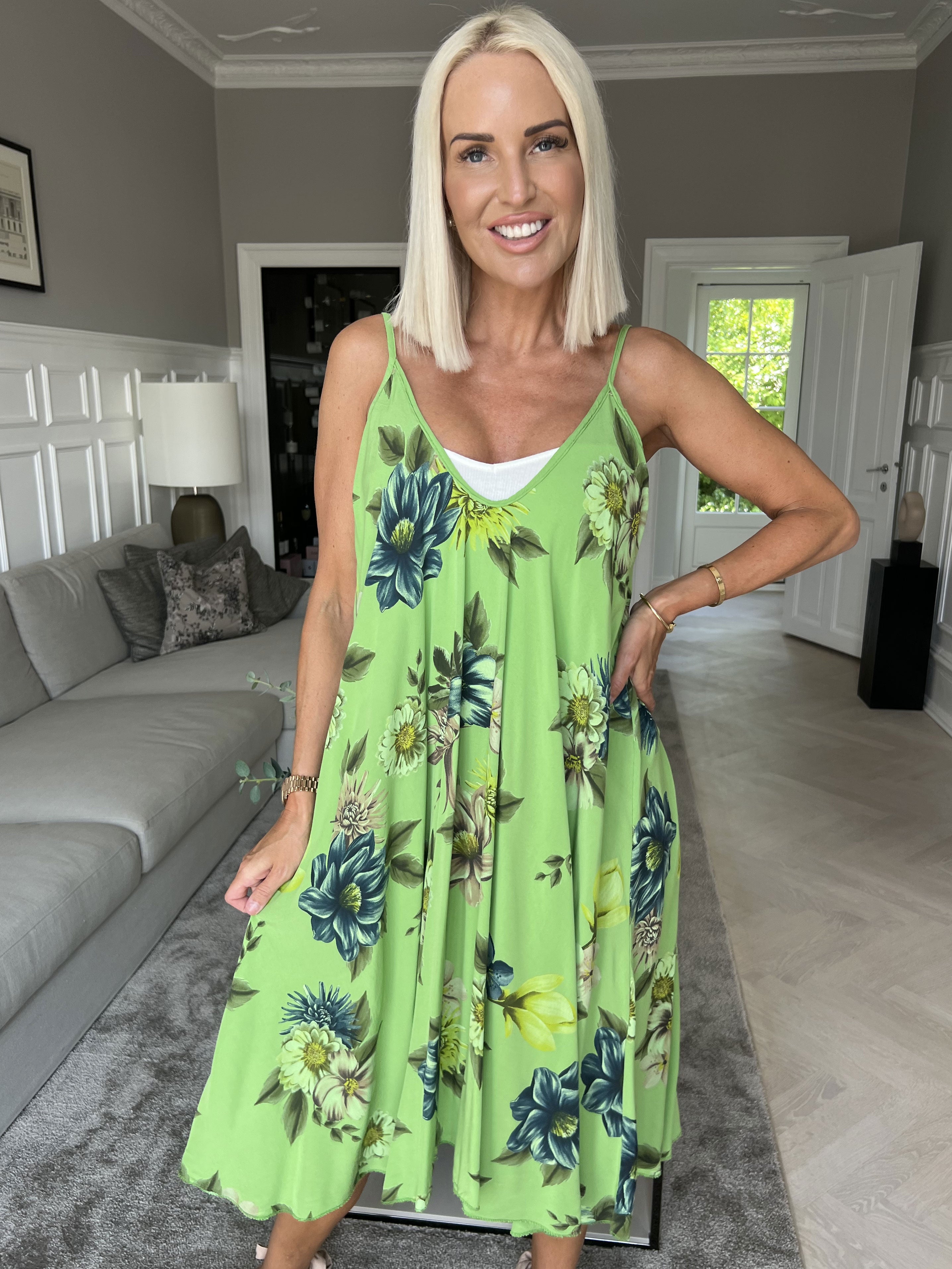 Maddie Flower - Sød stropkjole med blomstermotiver