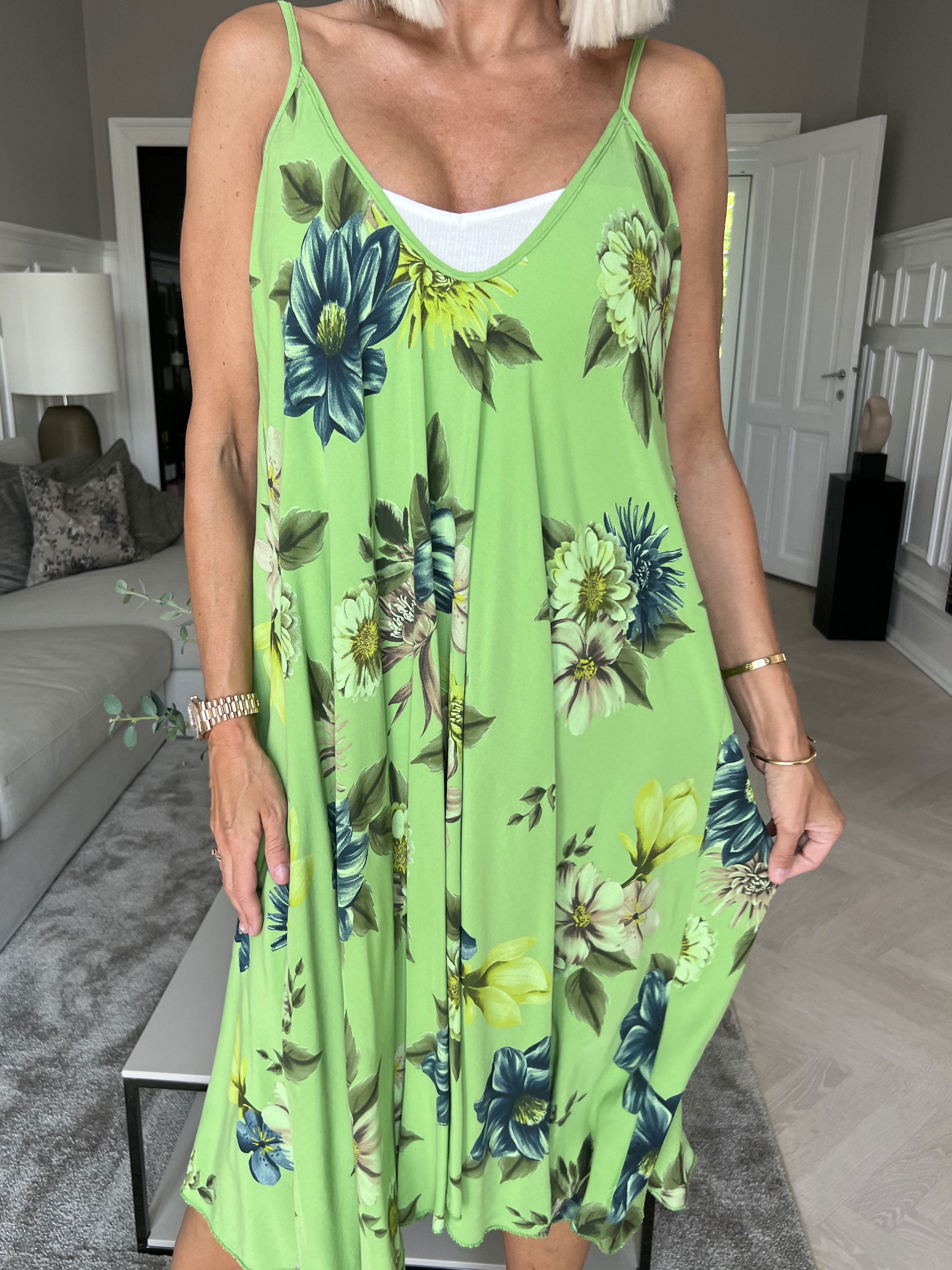 Maddie Flower - Sød stropkjole med blomstermotiver