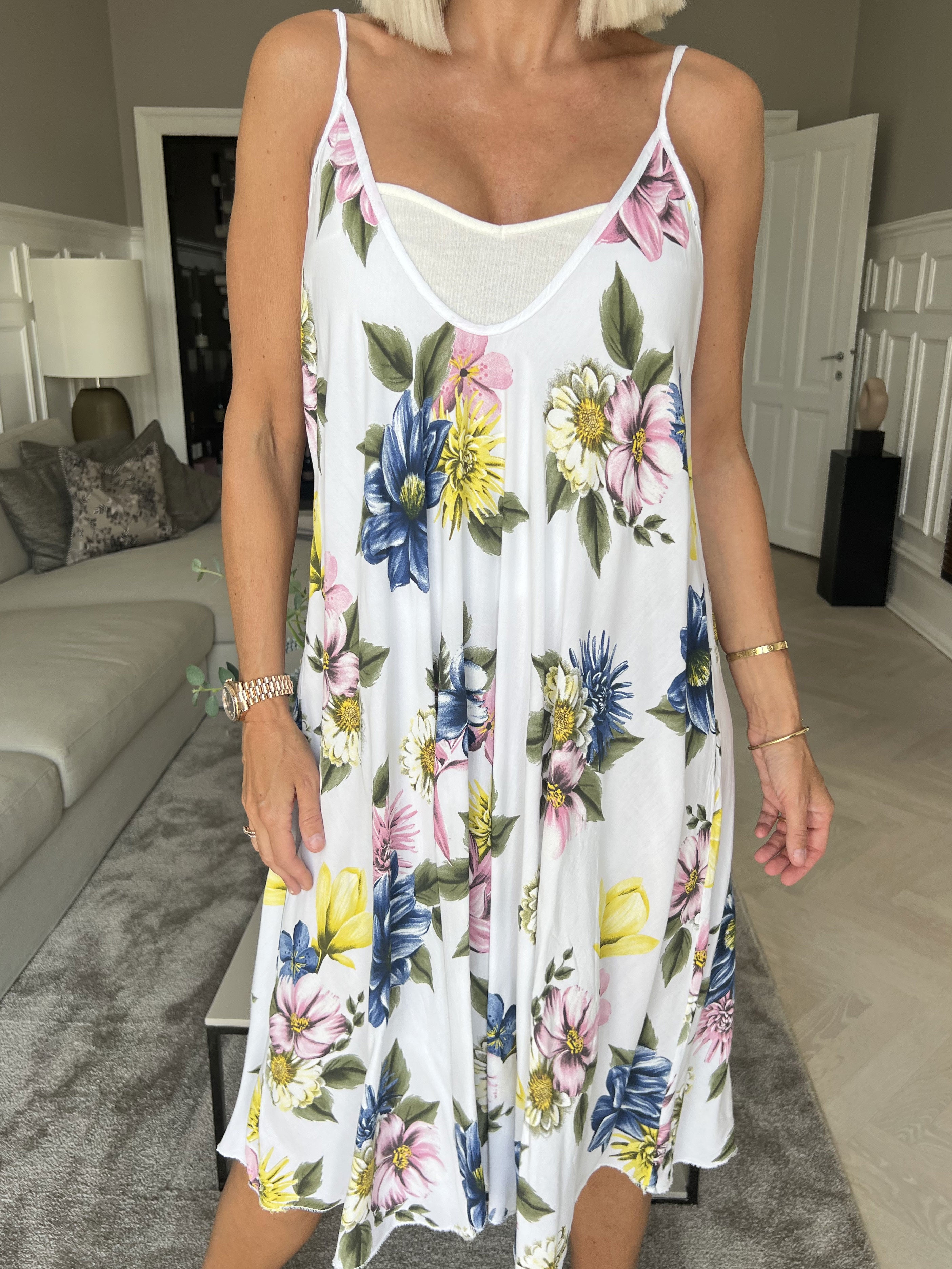 Maddie Flower - Sød stropkjole med blomstermotiver