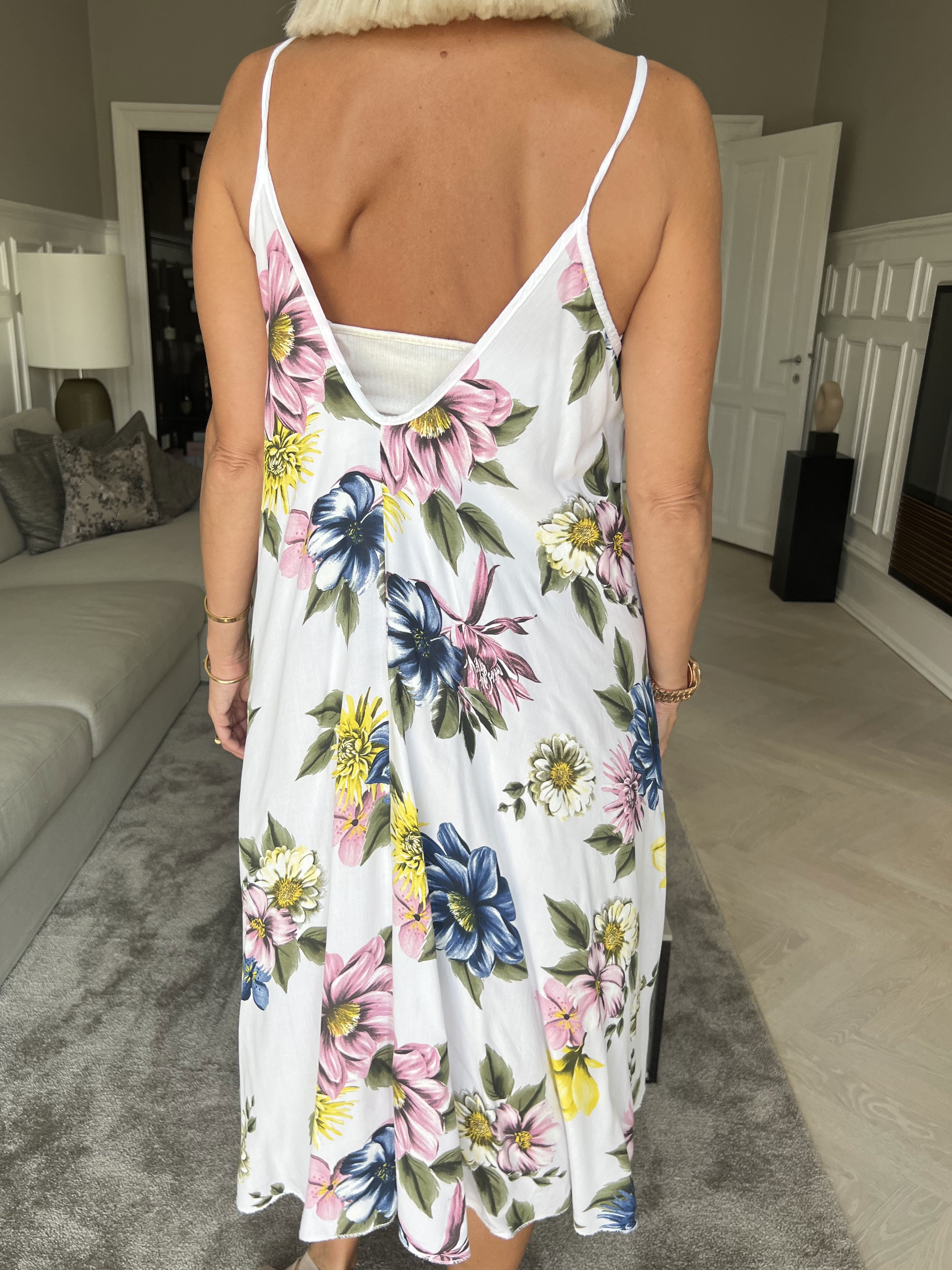 Maddie Flower - Sød stropkjole med blomstermotiver