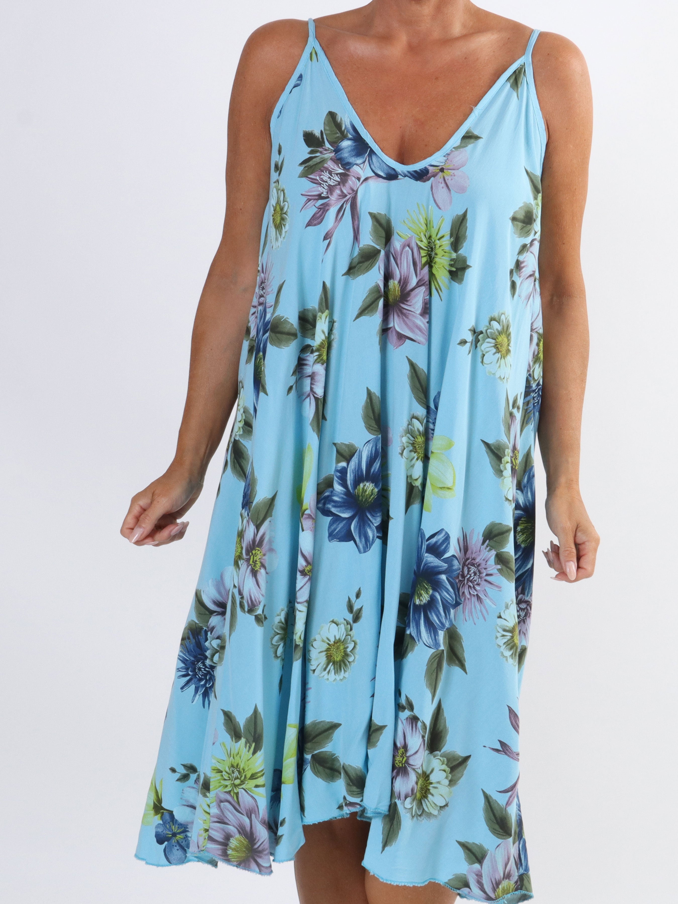 Maddie Flower - Sød plus size stropkjole med blomstermotiver