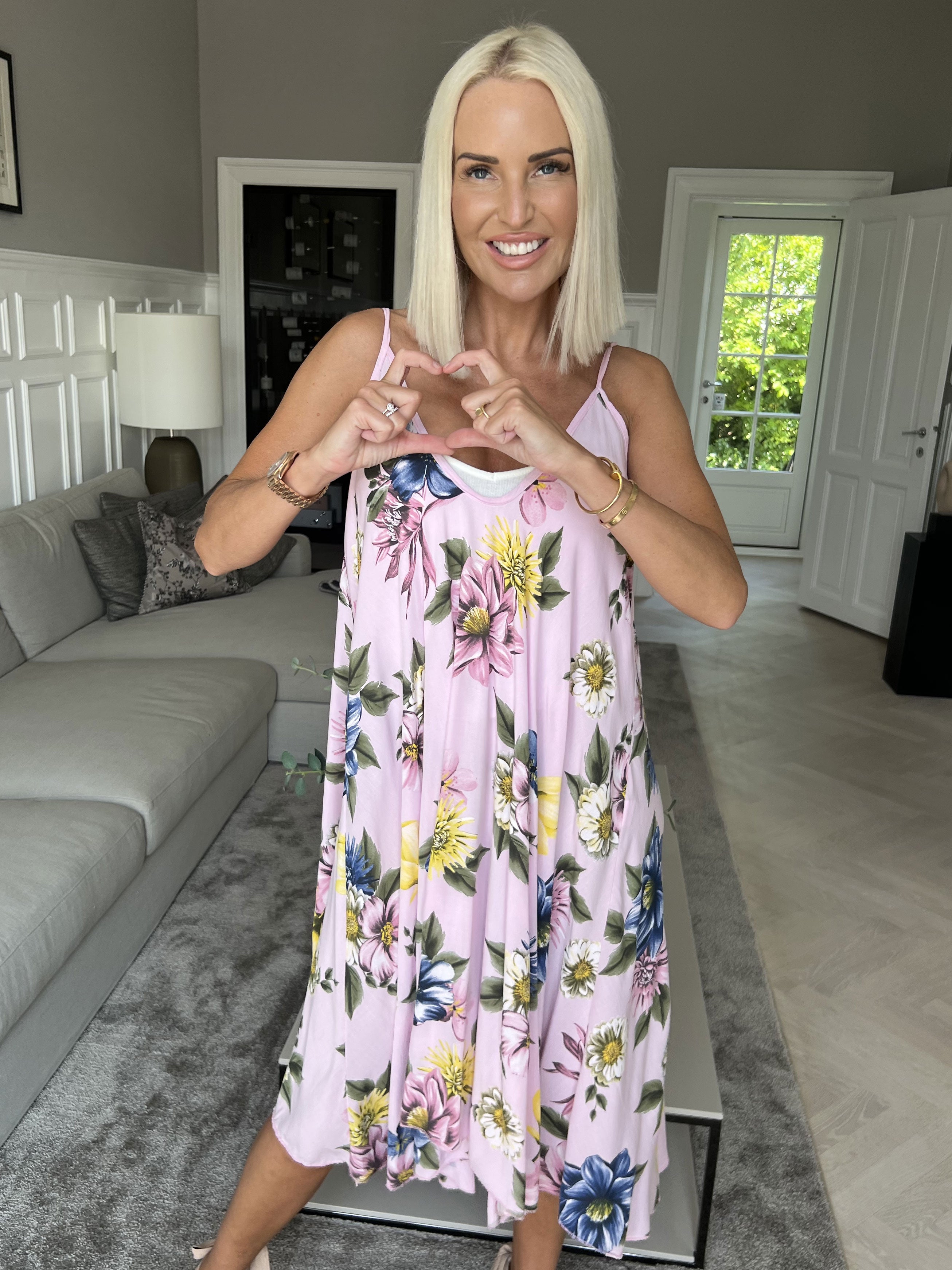 Maddie Flower - Sød stropkjole med blomstermotiver