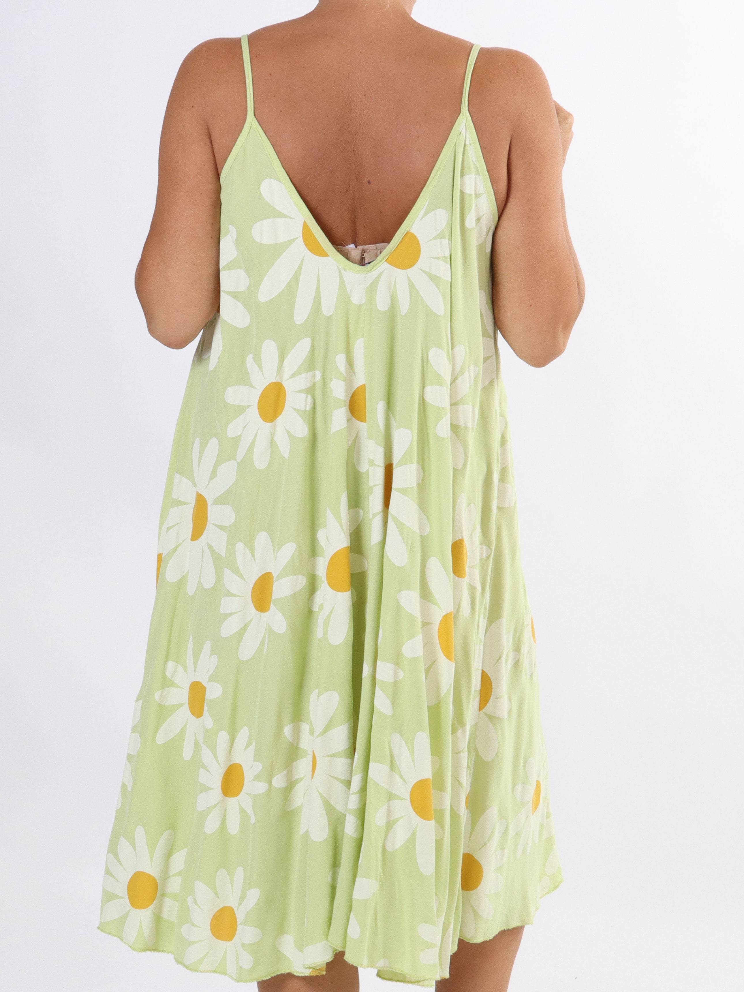 Maddie Sunflower - Sød plus size stropkjole med blomstermotiver