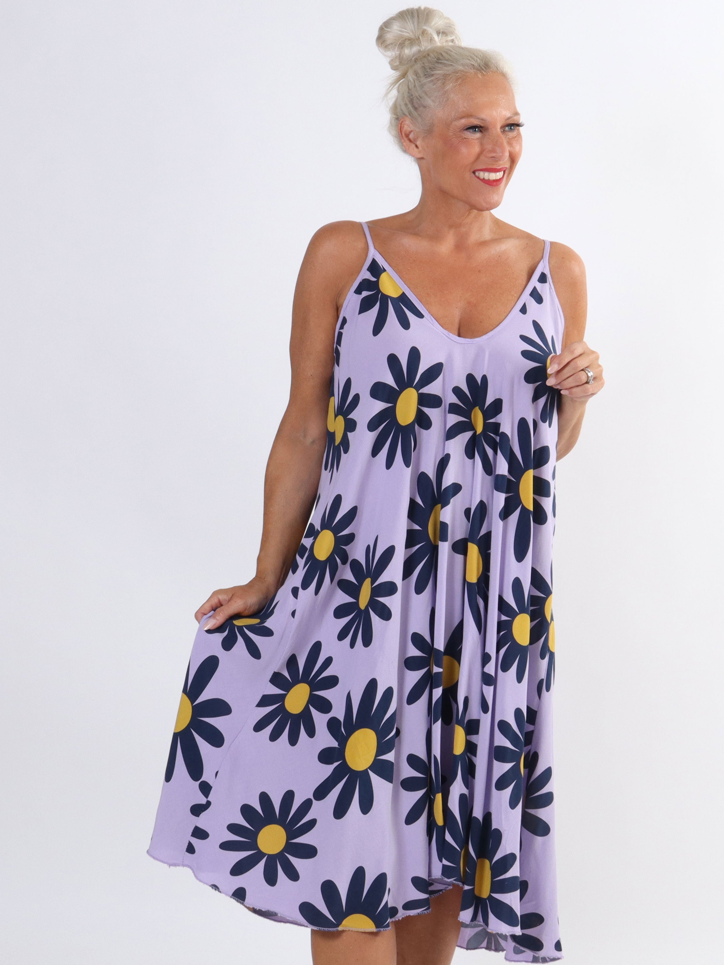 Maddie Sunflower - Sød plus size stropkjole med blomstermotiver