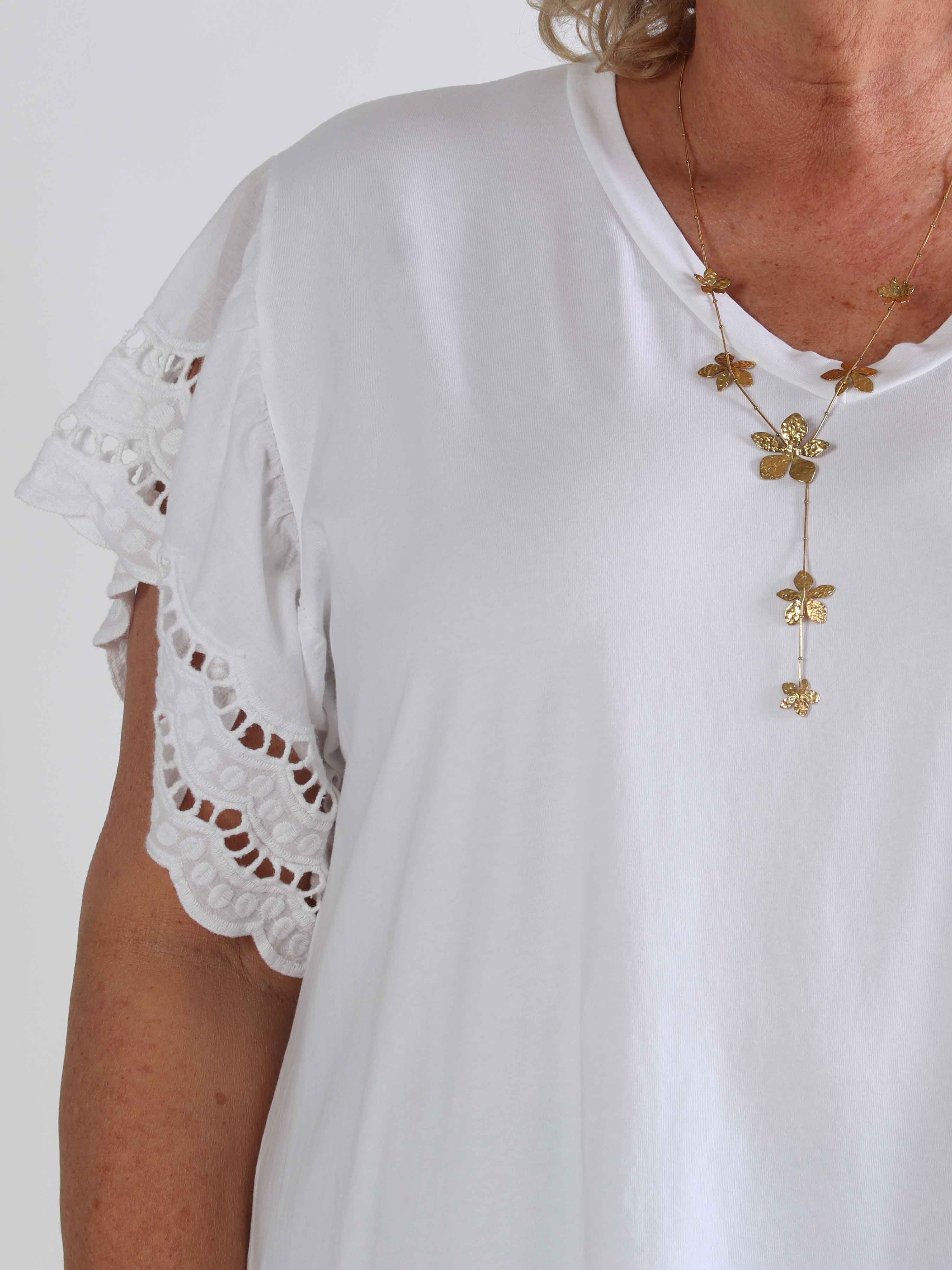 Magnolia - Plus size t-shirtkjole i blød bomuld med fine ærmer i broderet hulmønster