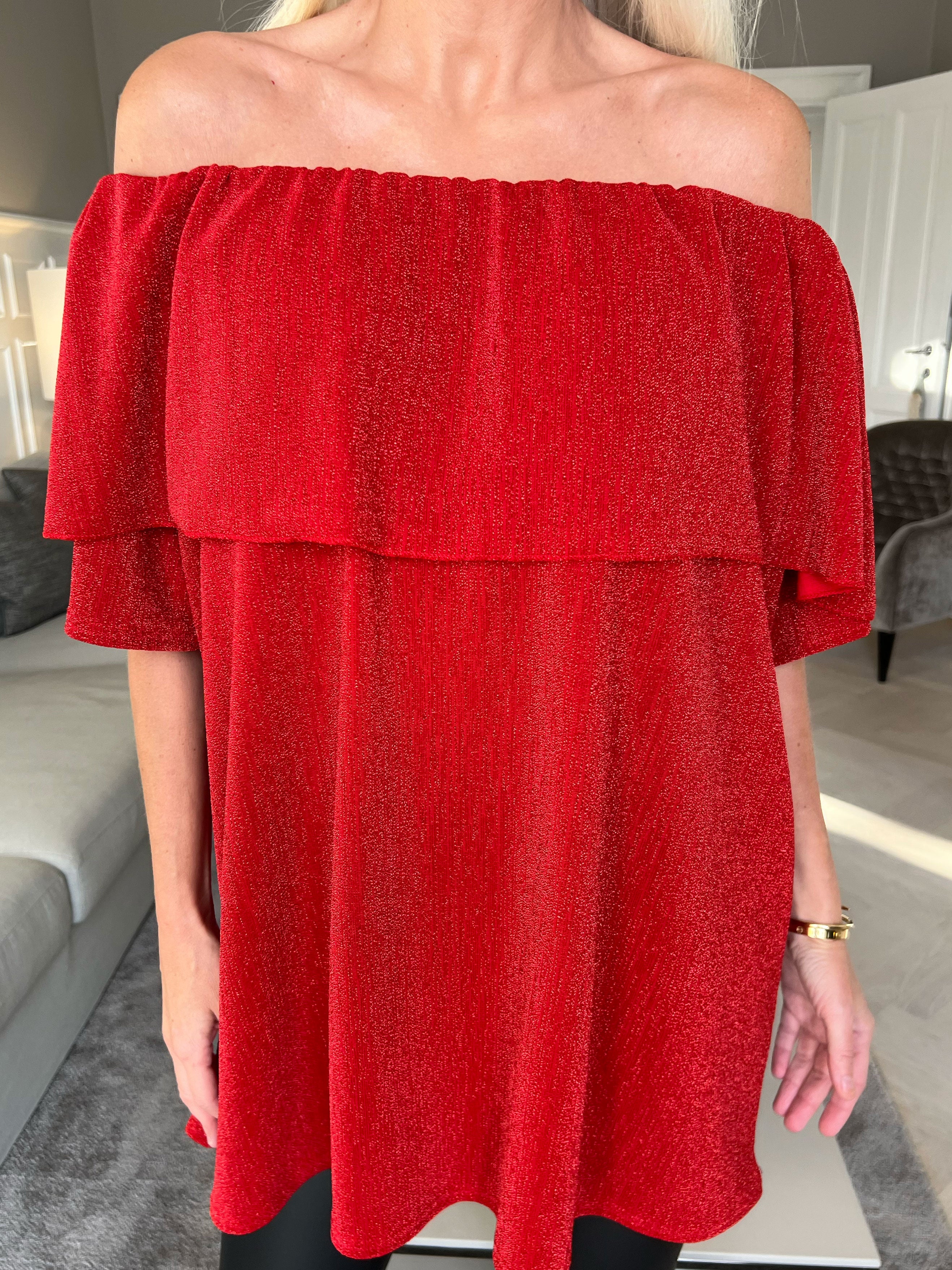 Maily - Off shoulder bluse med glimmertråde
