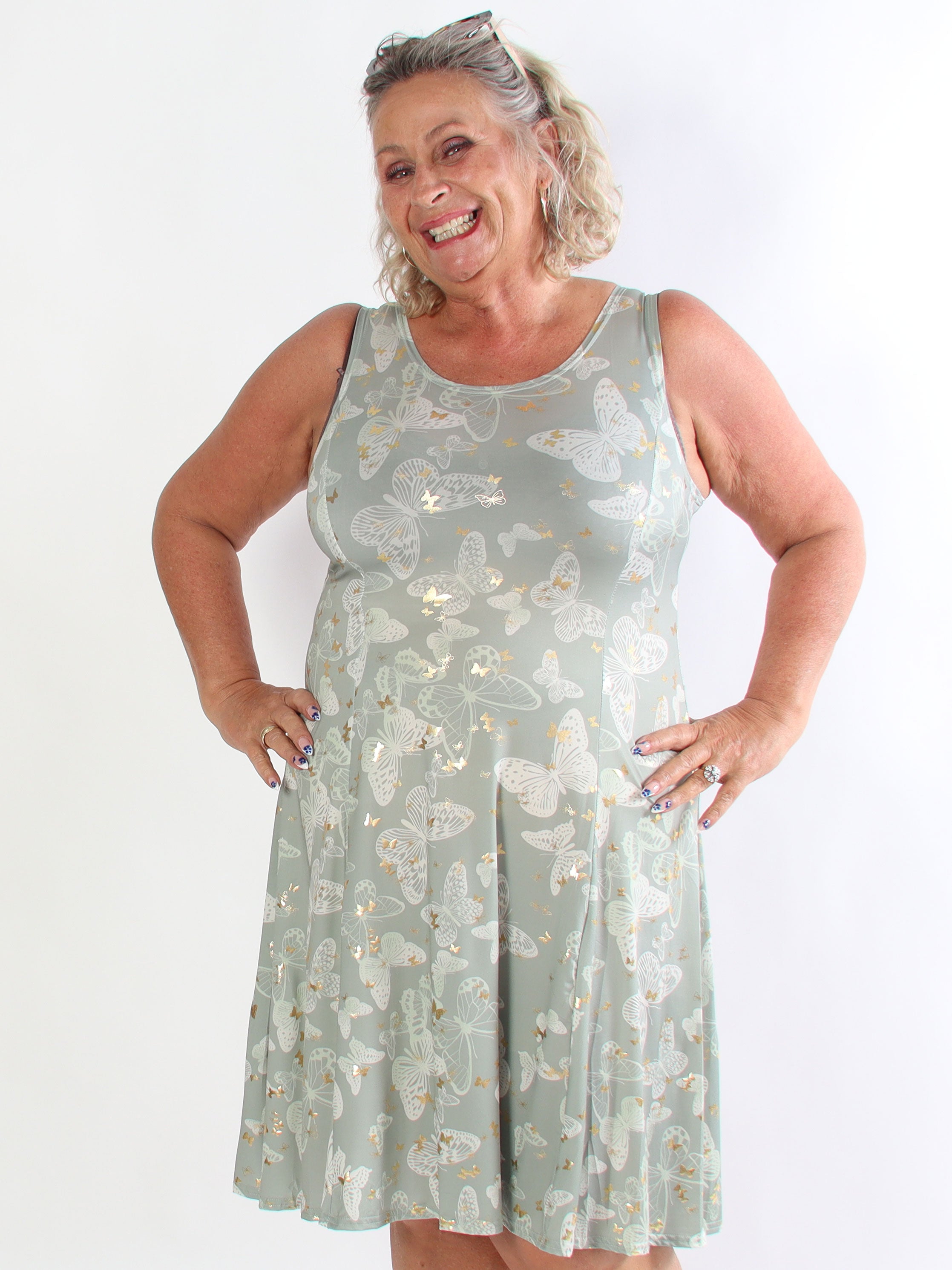 Maj Butterfly - Plus size sommerkjole i a-facon med sommerfugleprint
