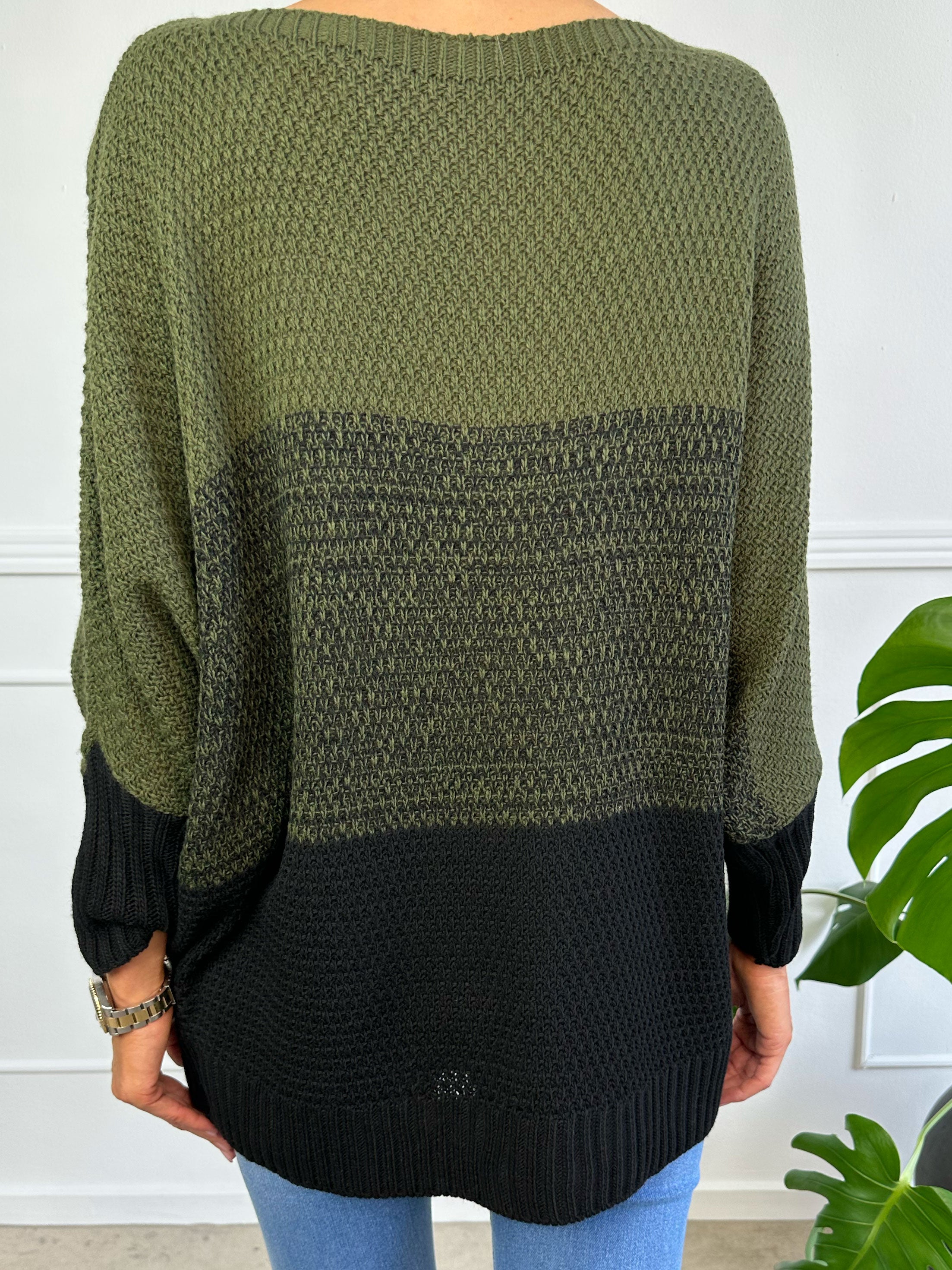 Malika - Flerfarvet strik med flagermusærmer