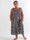 Marisol Stripe - Stribet plus size sommerkjole i viskose med smock henover brystet