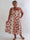 Marisol Sunburst - Blomstret plus size sommerkjole i viskose med smock henover brystet