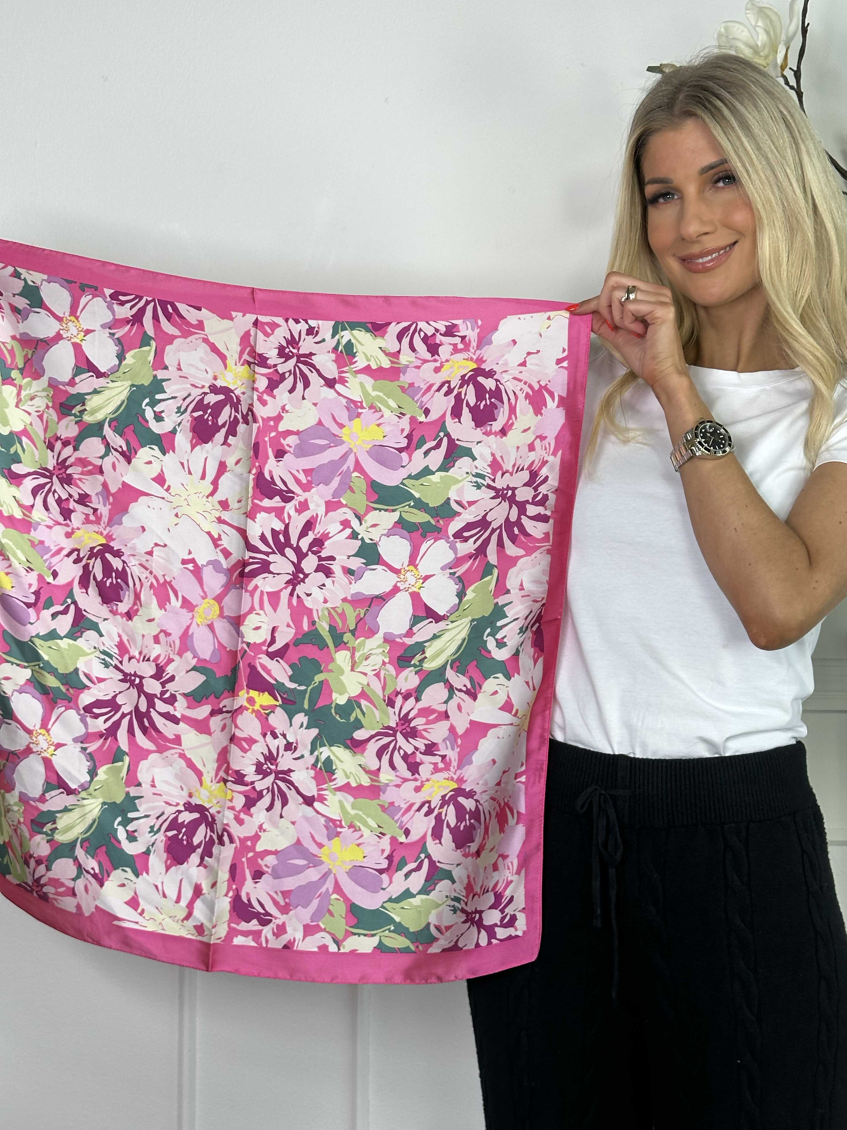 Mary - Sødt lille tørklæde med blomster