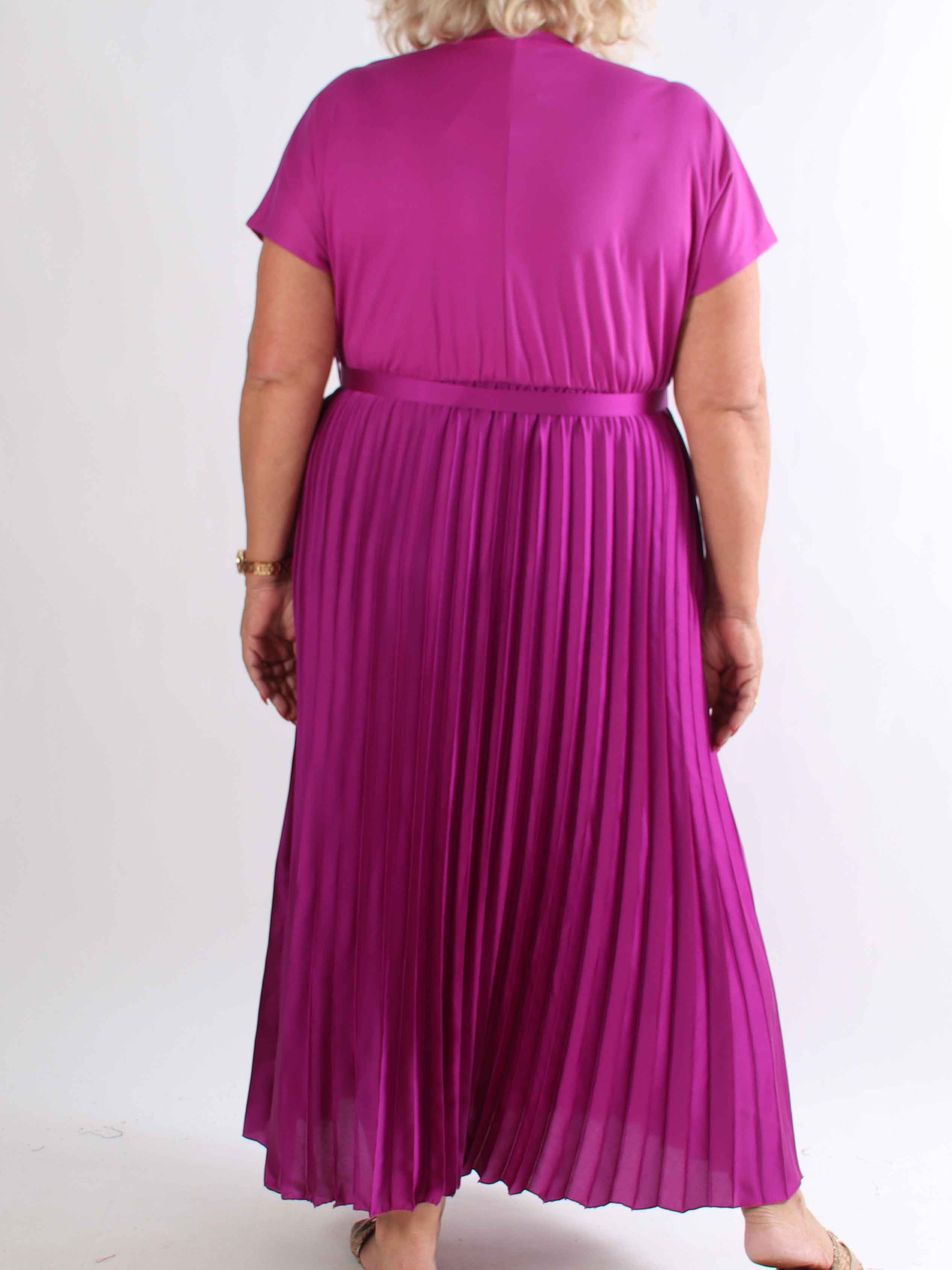 Melaina - Lang plus size kjole med plisseret skørt