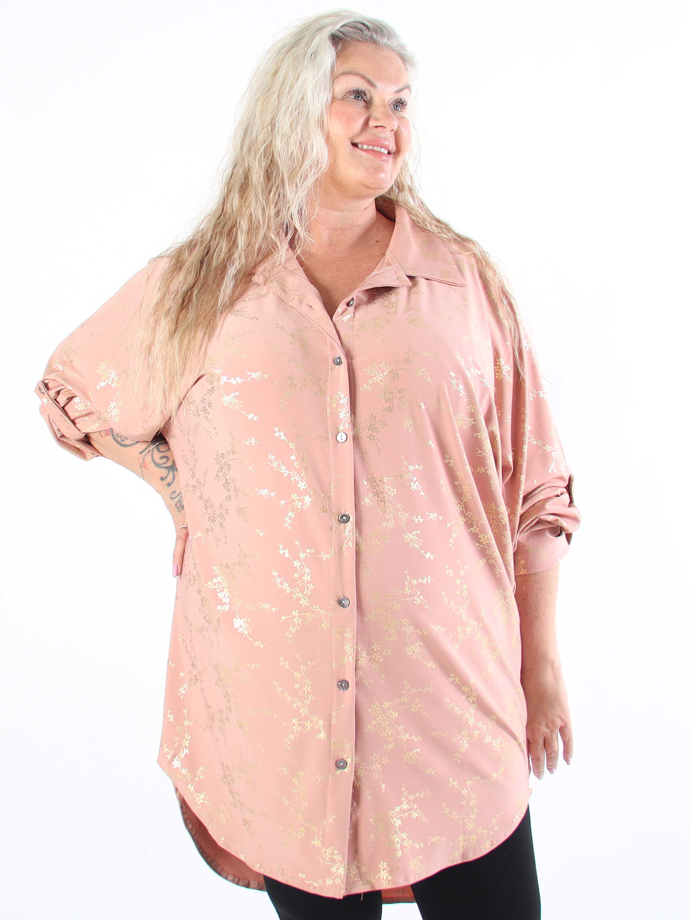 Mia Gold - Elastisk plus size skjortekjole med gulddetaljer