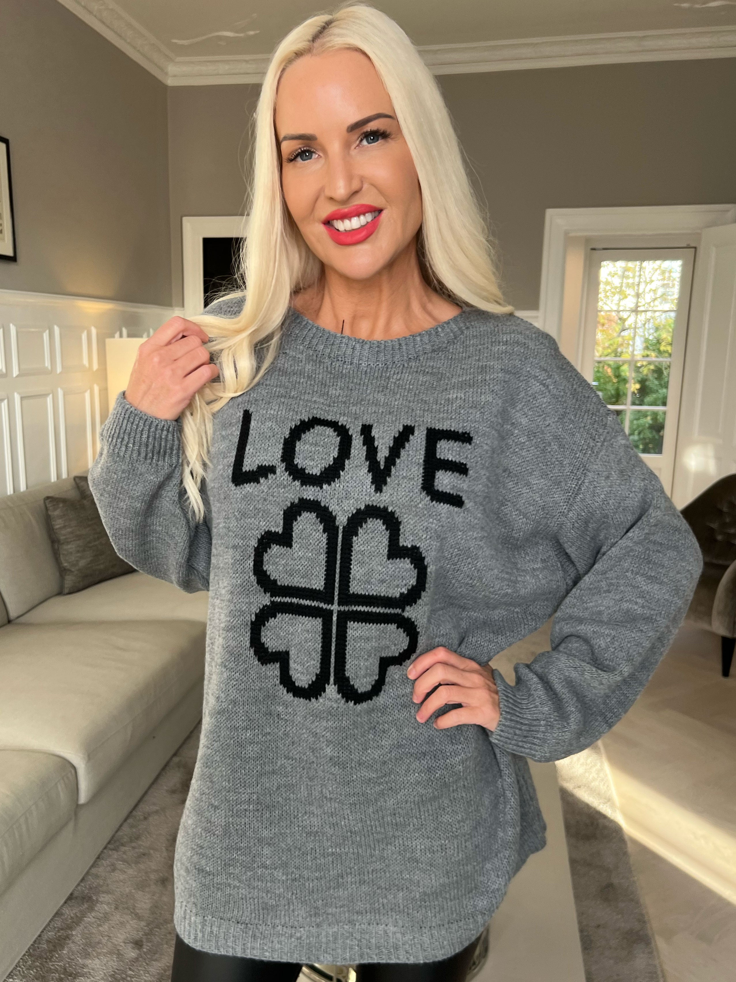 Mia - Strikbluse med firkløver på