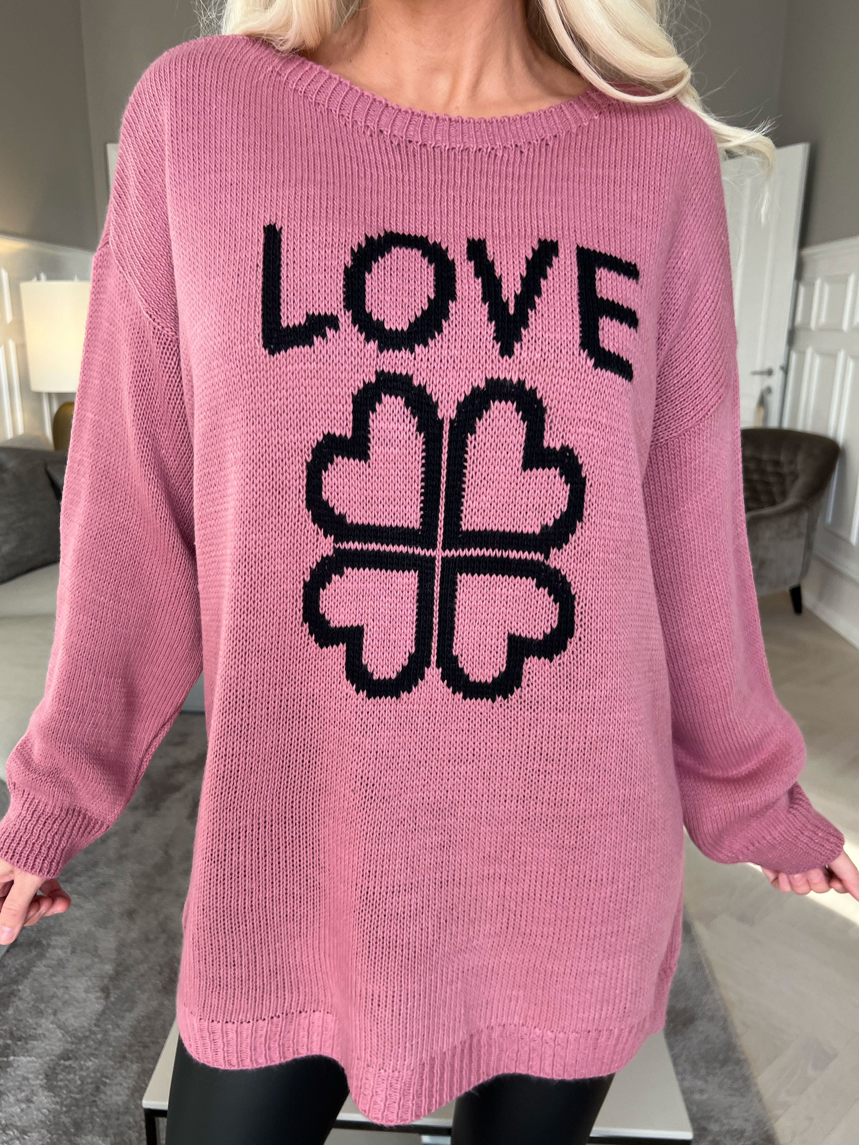 Mia - Strikbluse med firkløver på