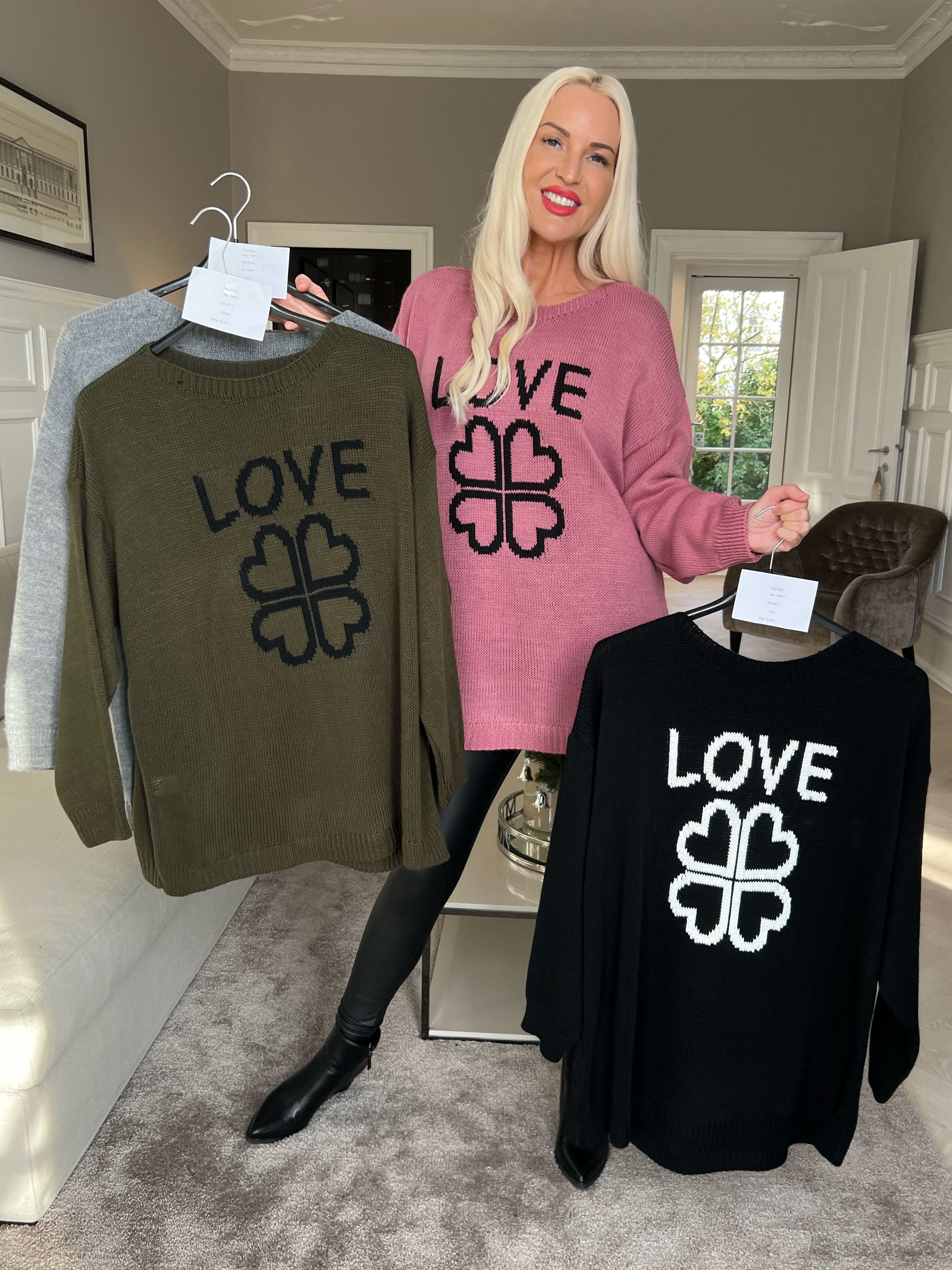 Mia - Strikbluse med firkløver på