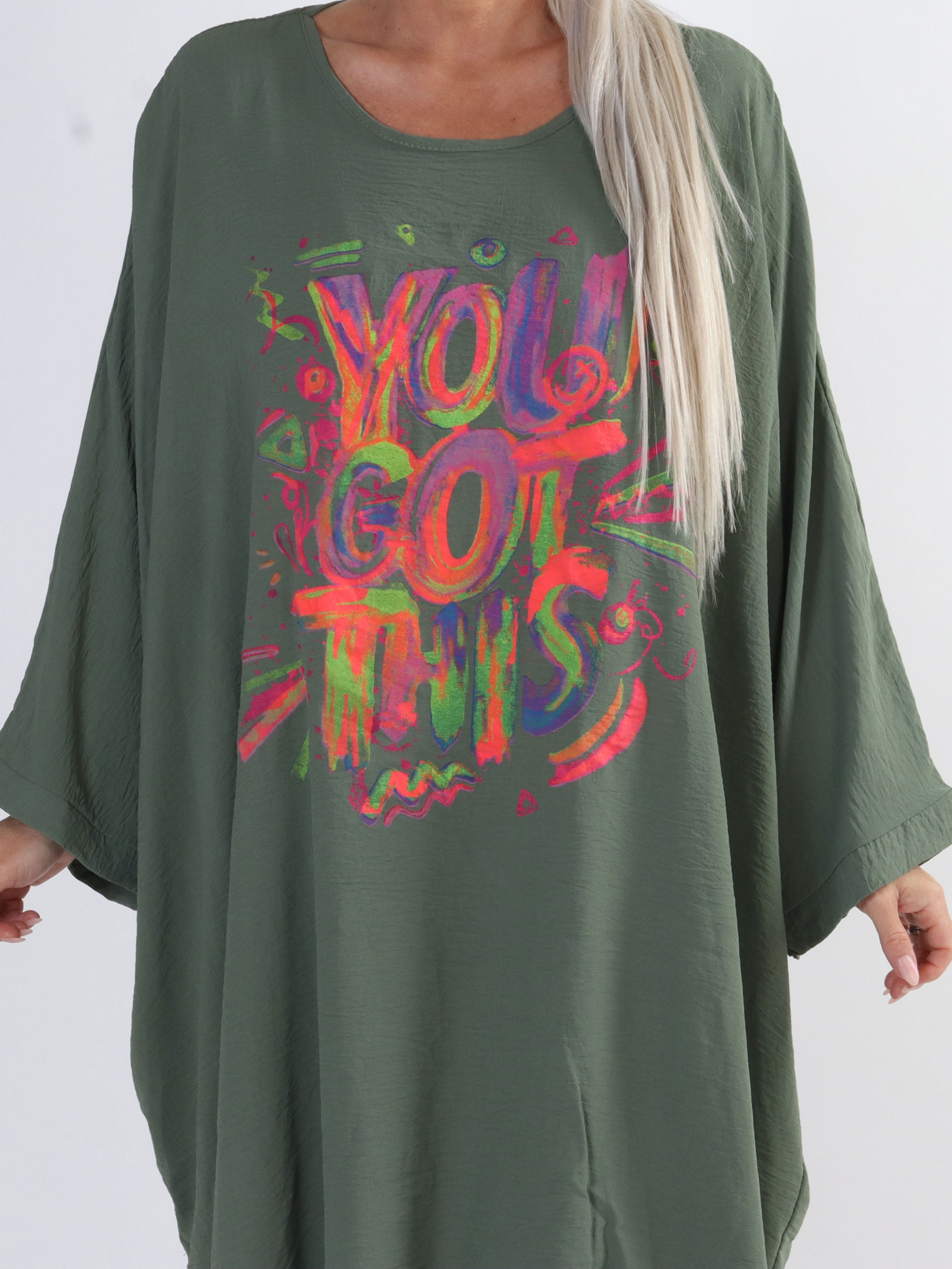 Mika - Oversize plus size kjole i viscose med motiv foran